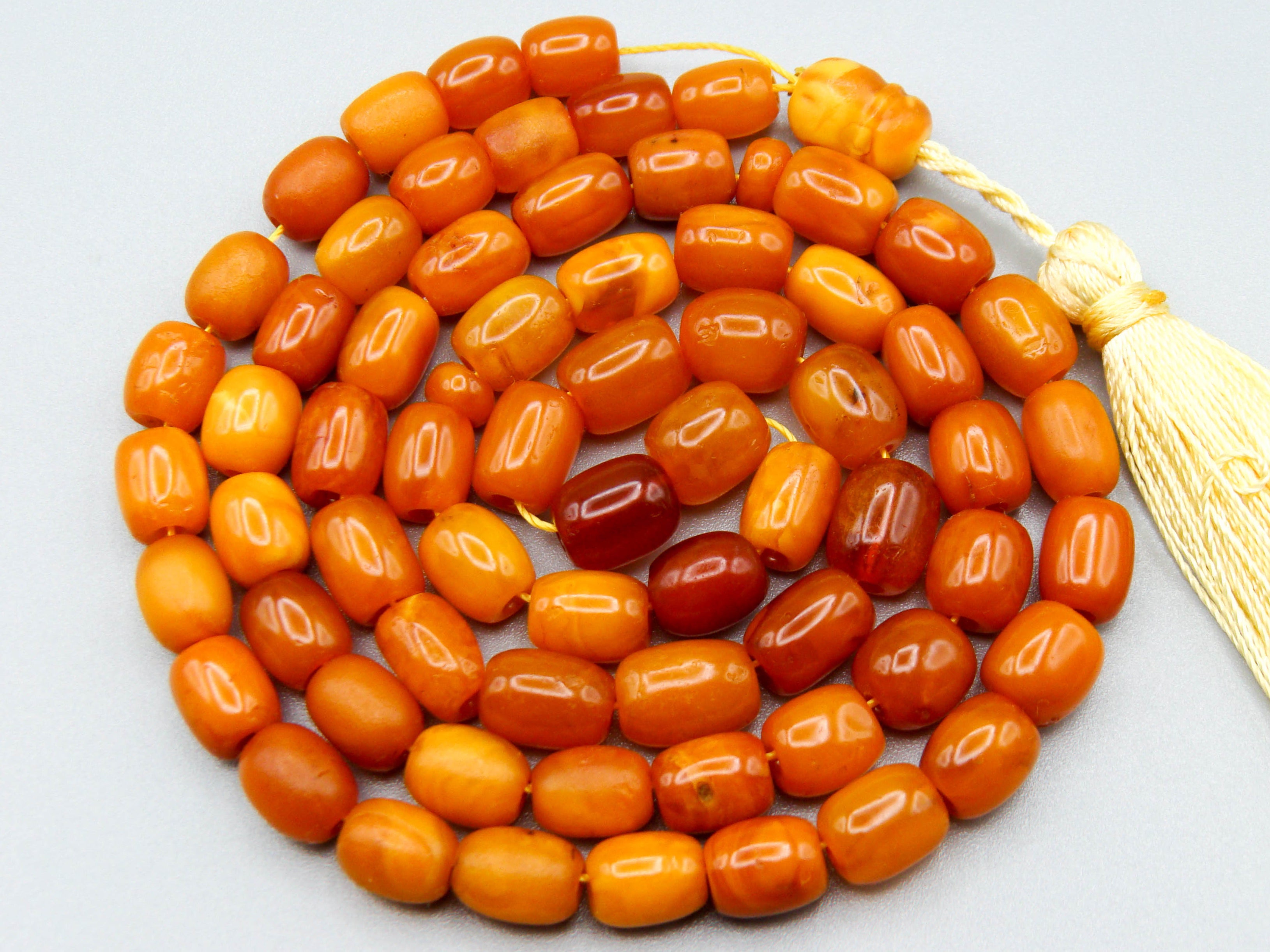 baltic amber, amber, antique, amber beads, egg Yolk, amber chain, Rosary beads, مسبحة, Masbaha, Muslim prayer beads حبيت الدورة ,العنبر الهندى