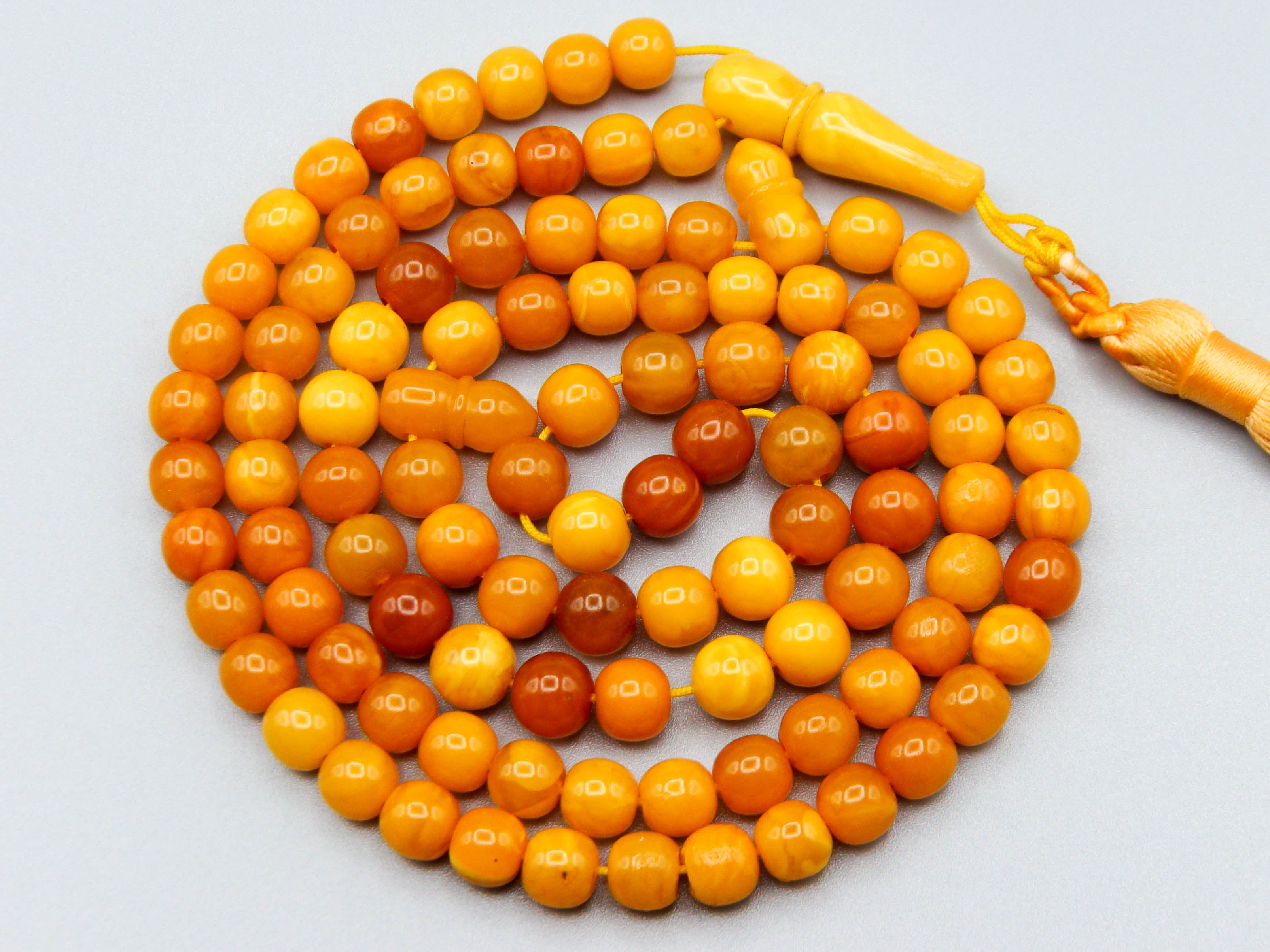 baltic amber, amber, antique, amber beads, egg Yolk, amber chain, Rosary beads, مسبحة, Masbaha, Muslim prayer beads حبيت الدورة ,العنبر الهندى
