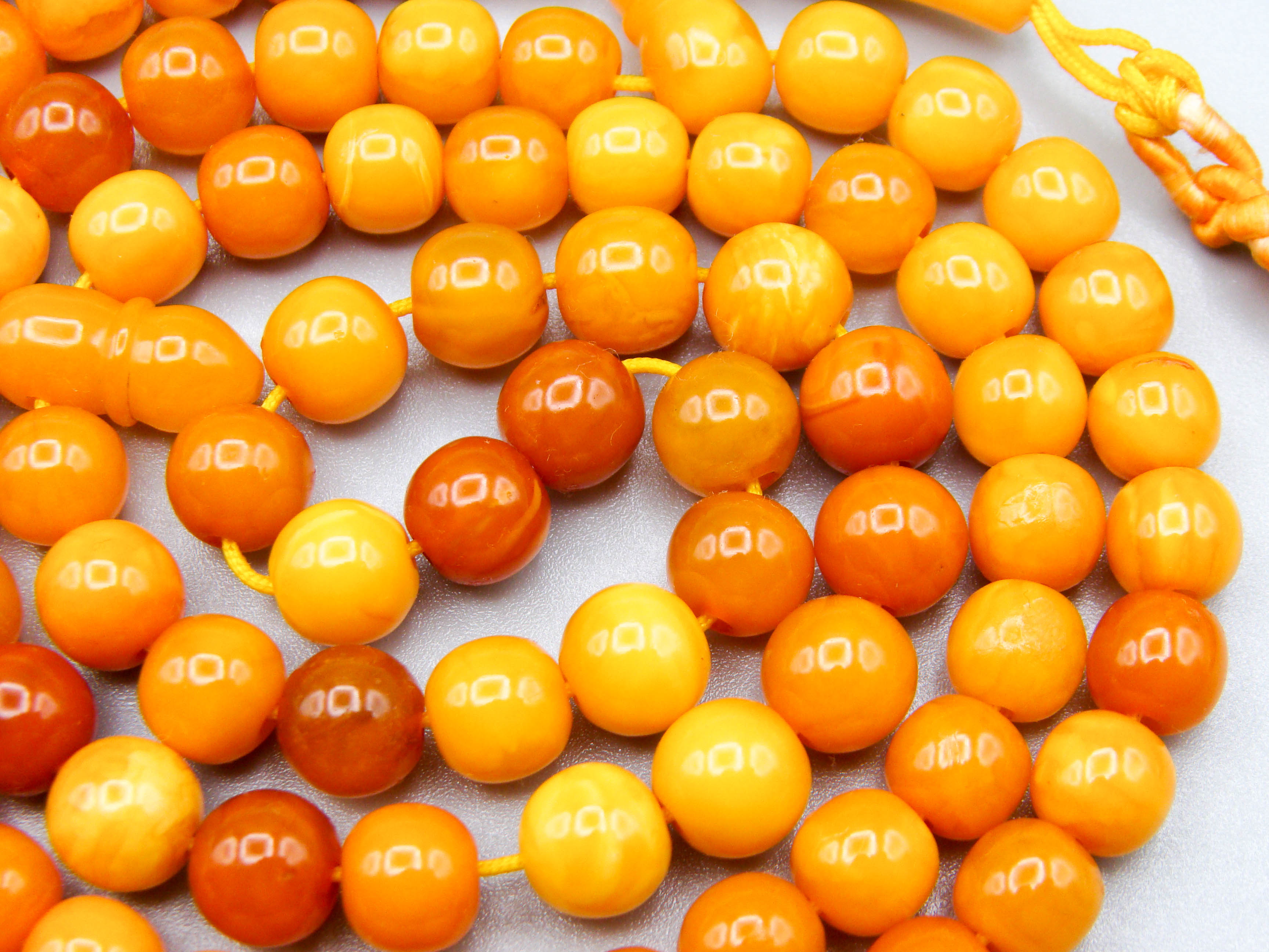 baltic amber, amber, antique, amber beads, egg Yolk, amber chain, Rosary beads, مسبحة, Masbaha, Muslim prayer beads حبيت الدورة ,العنبر الهندى