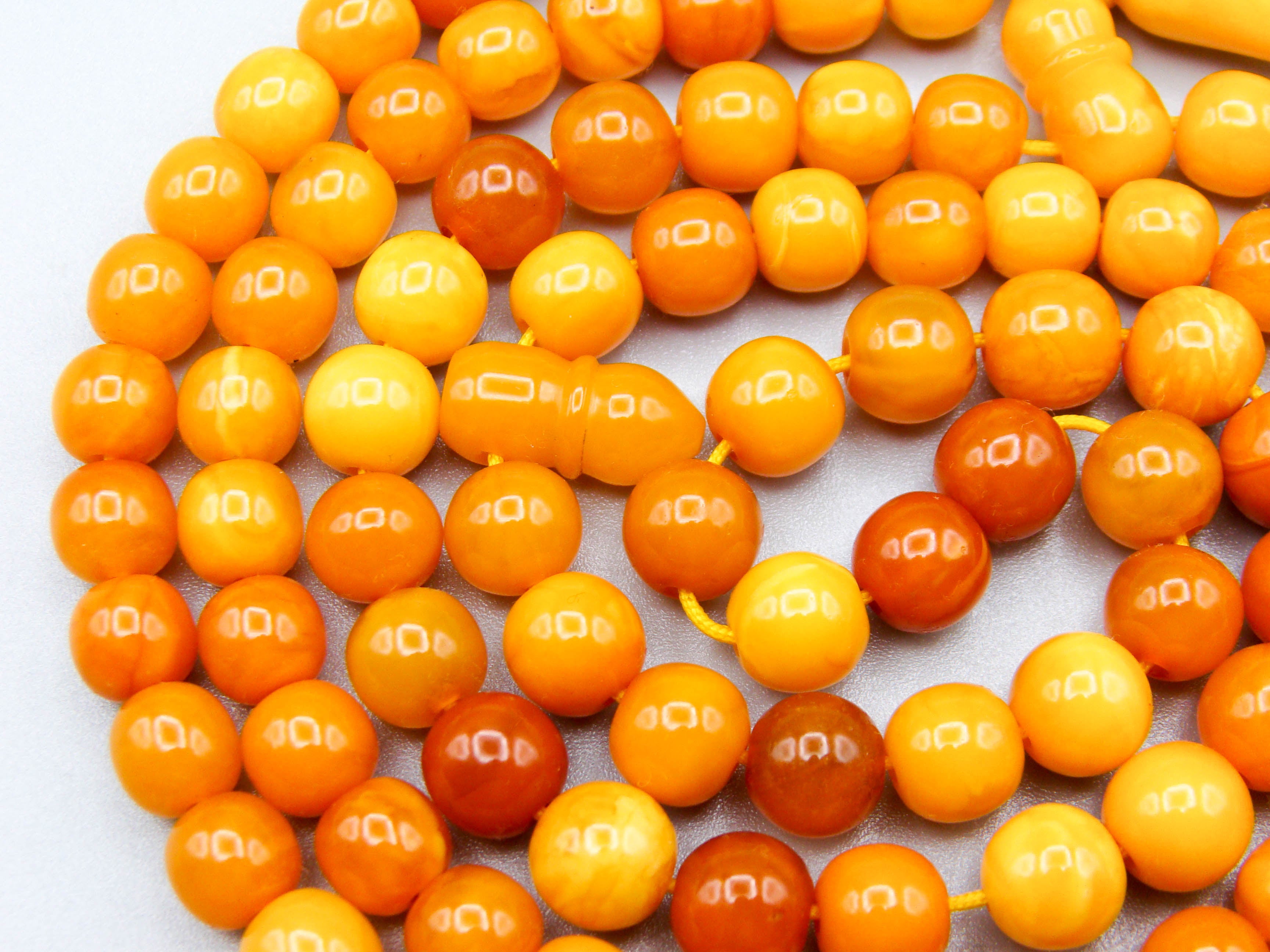 baltic amber, amber, antique, amber beads, egg Yolk, amber chain, Rosary beads, مسبحة, Masbaha, Muslim prayer beads حبيت الدورة ,العنبر الهندى