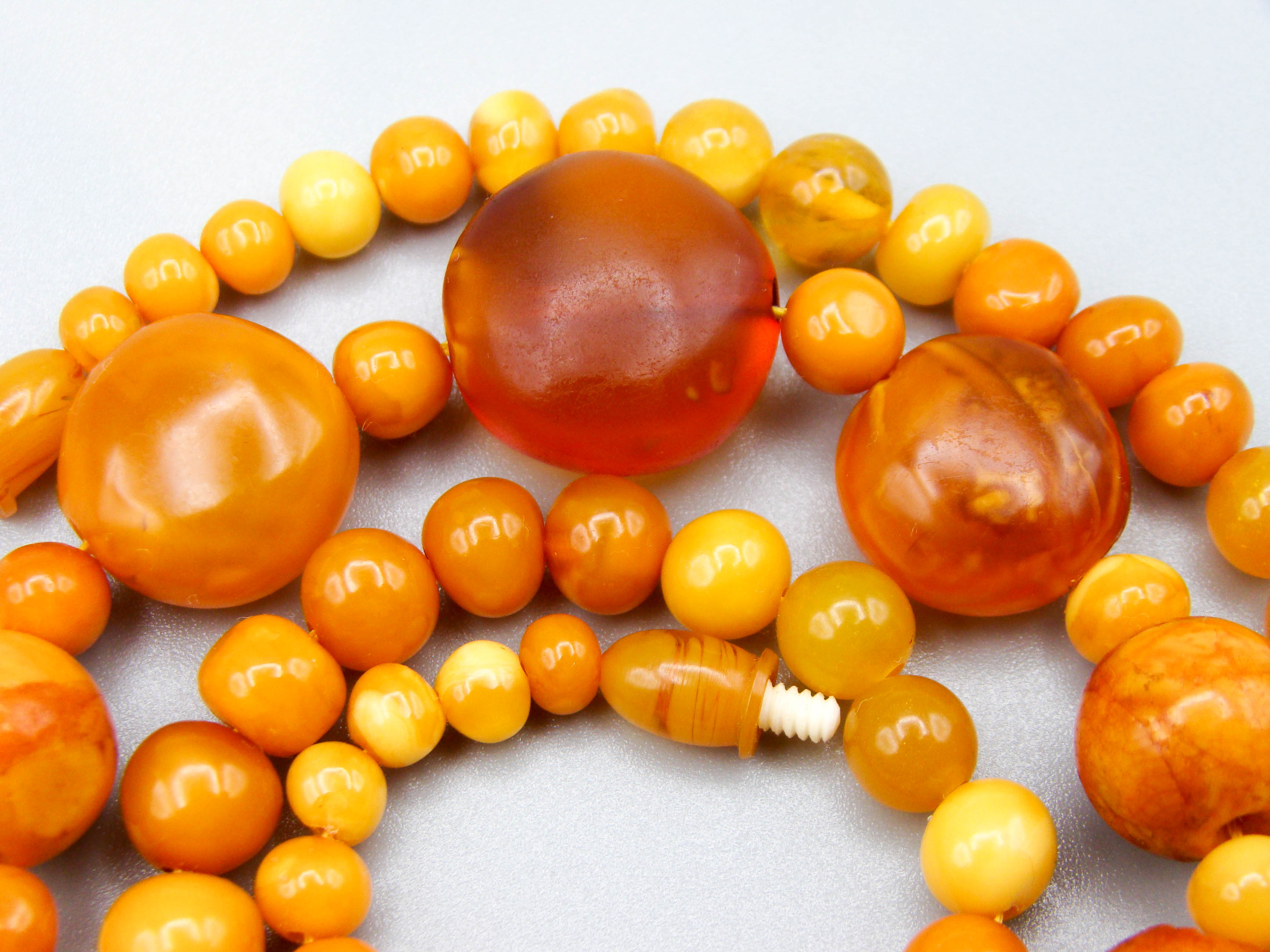 baltic amber, amber, antique, amber beads, egg Yolk, amber chain, Rosary beads, مسبحة, Masbaha, Muslim prayer beads حبيت الدورة ,العنبر الهندى