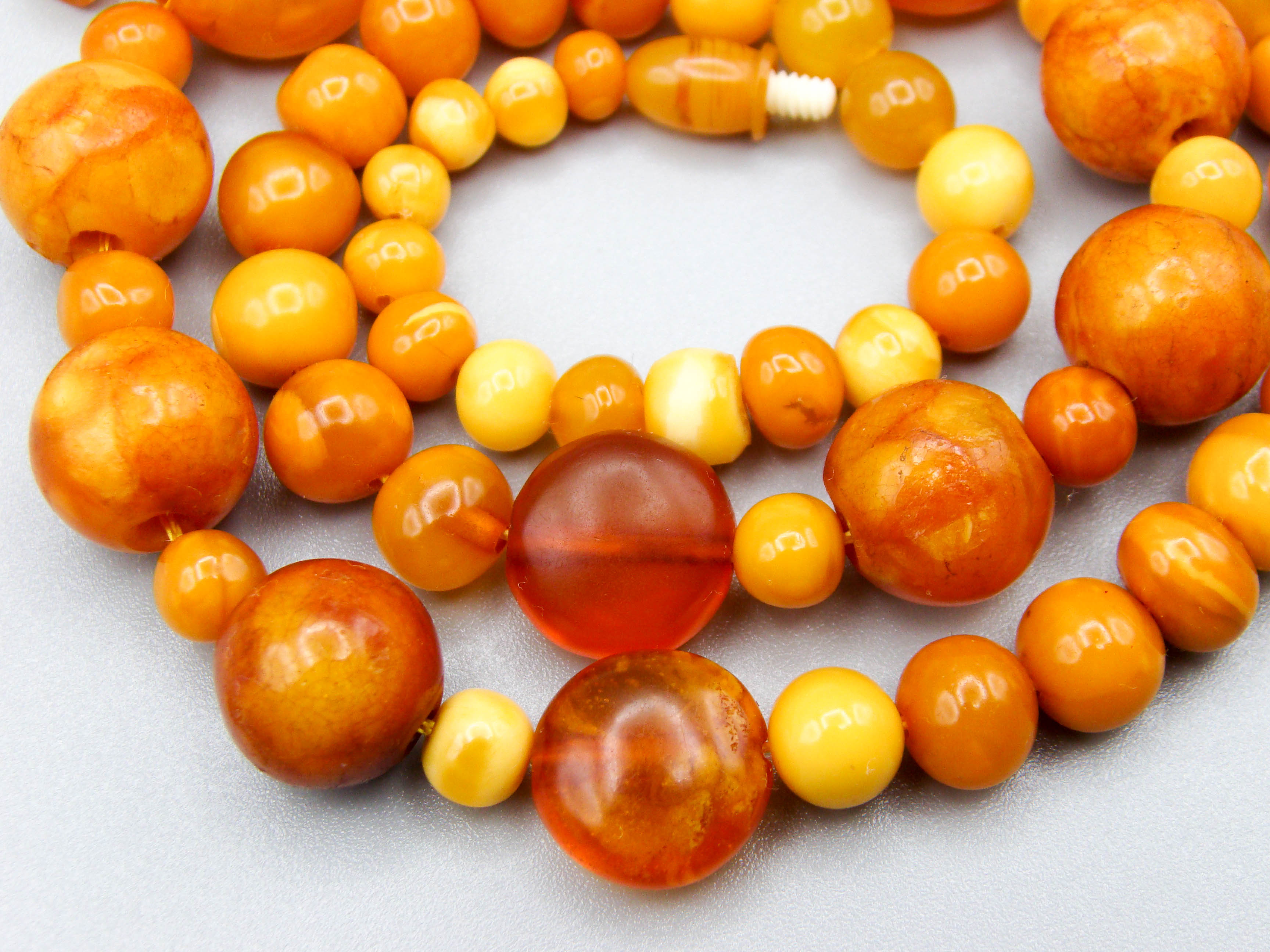 baltic amber, amber, antique, amber beads, egg Yolk, amber chain, Rosary beads, مسبحة, Masbaha, Muslim prayer beads حبيت الدورة ,العنبر الهندى