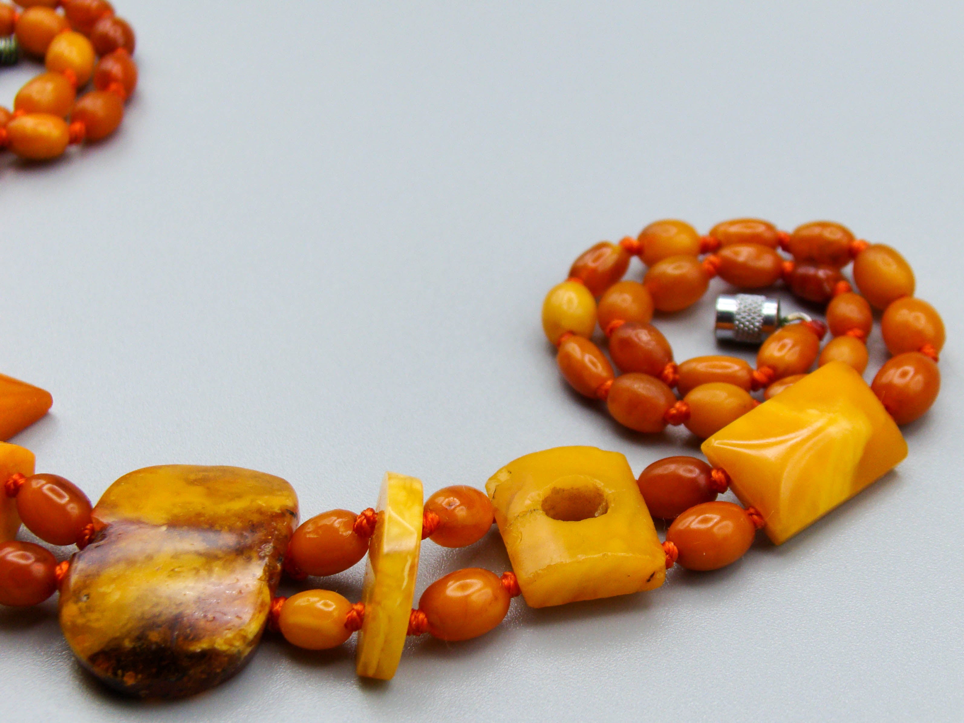 baltic amber, amber, antique, amber beads, egg Yolk, amber chain, Rosary beads, مسبحة, Masbaha, Muslim prayer beads حبيت الدورة ,العنبر الهندى