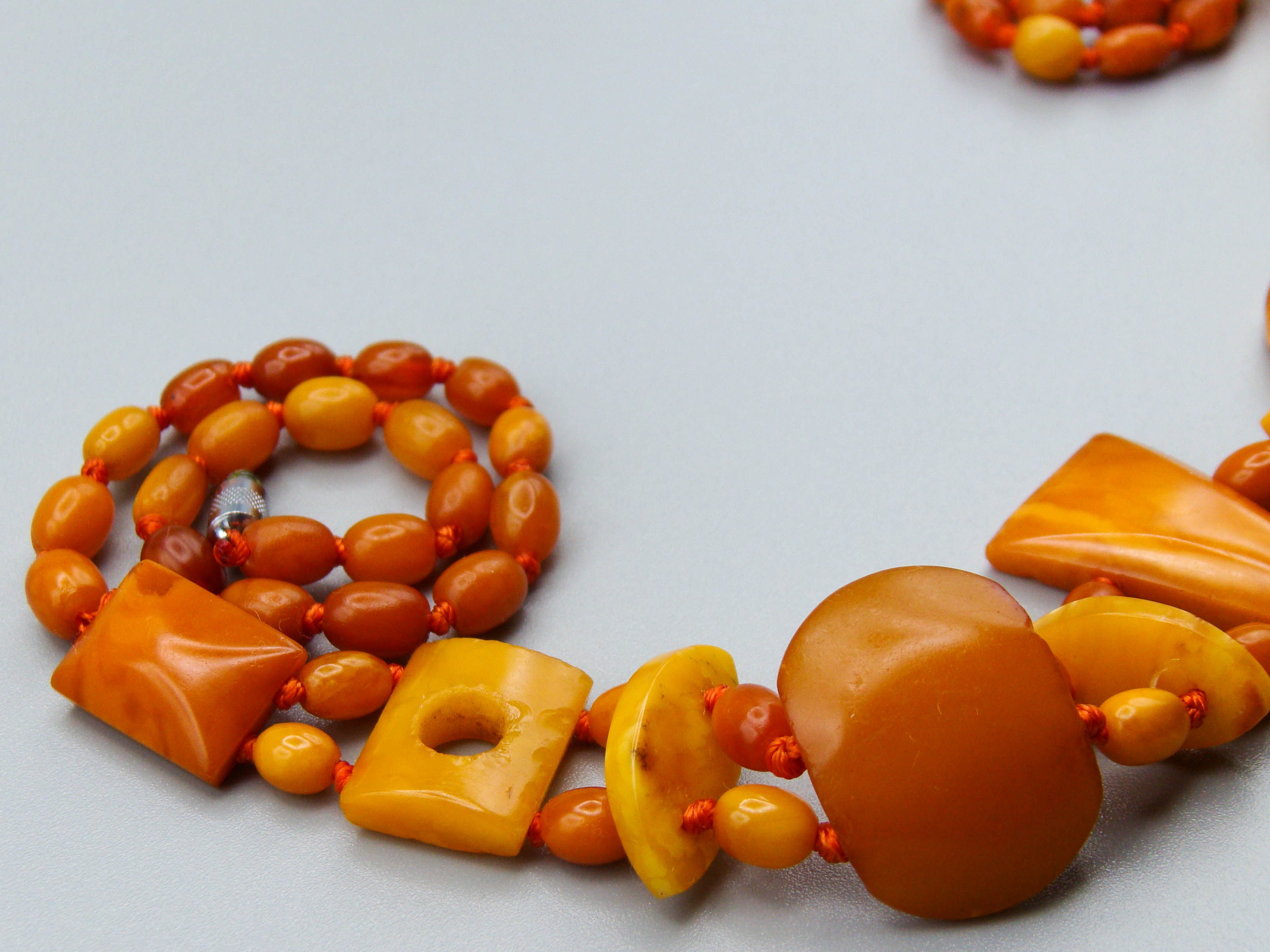baltic amber, amber, antique, amber beads, egg Yolk, amber chain, Rosary beads, مسبحة, Masbaha, Muslim prayer beads حبيت الدورة ,العنبر الهندى