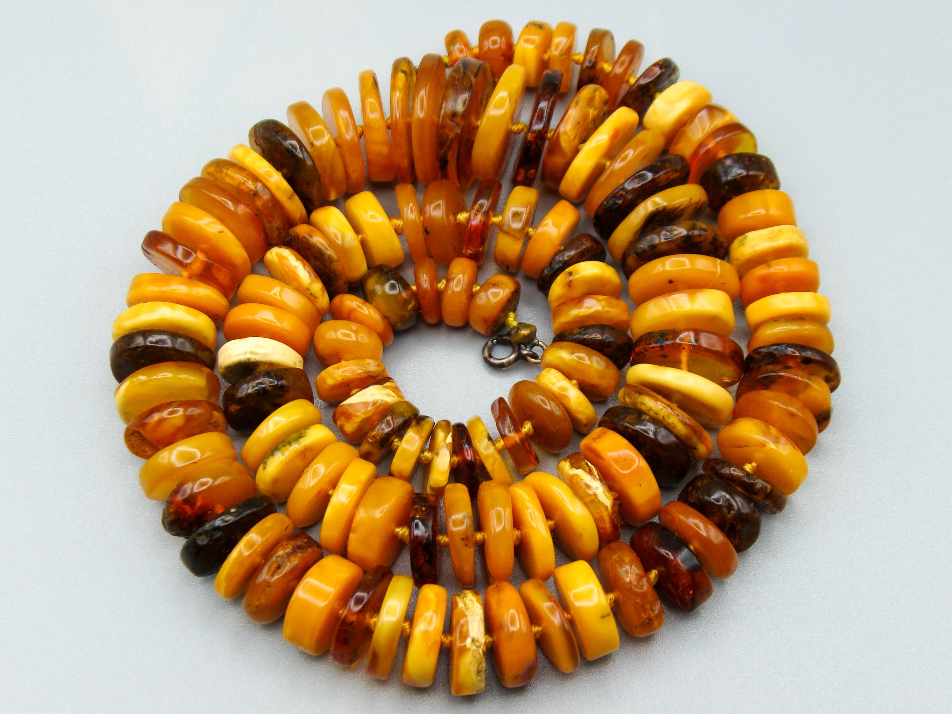 baltic amber, amber, antique, amber beads, egg Yolk, amber chain, Rosary beads, مسبحة, Masbaha, Muslim prayer beads حبيت الدورة ,العنبر الهندى