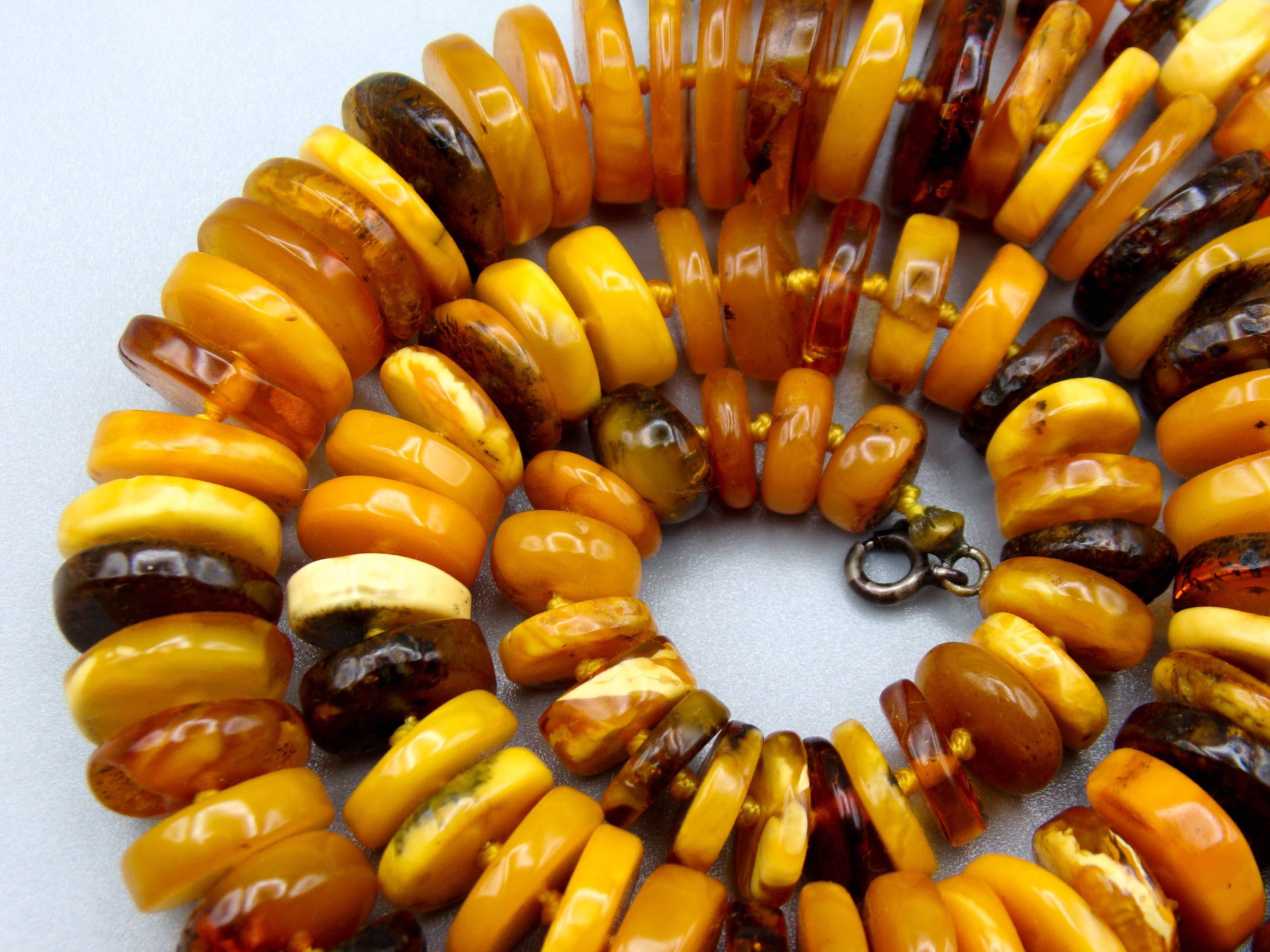 baltic amber, amber, antique, amber beads, egg Yolk, amber chain, Rosary beads, مسبحة, Masbaha, Muslim prayer beads حبيت الدورة ,العنبر الهندى