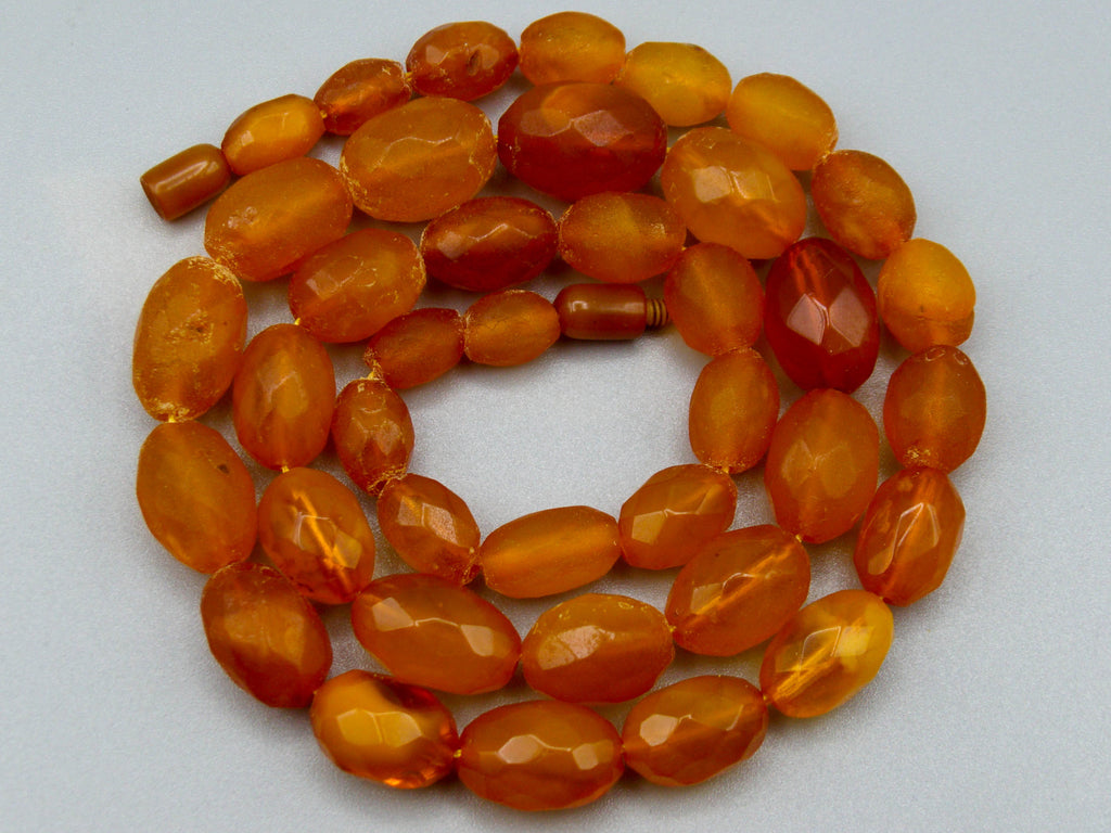 baltic amber, amber, antique, amber beads, Facettiert Amber, amber chain, Rosary beads, مسبحة, Masbaha, Muslim prayer beads حبيت الدورة ,العنبر الهندى, Egg yolk