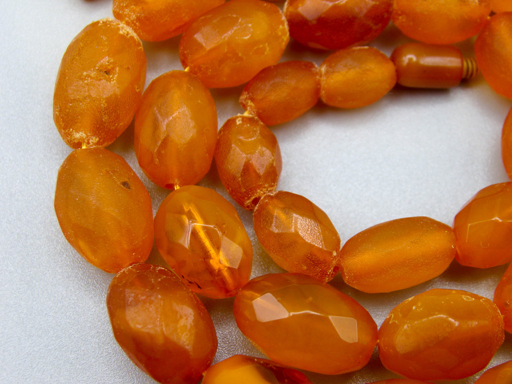 baltic amber, amber, antique, amber beads, Facettiert Amber, amber chain, Rosary beads, مسبحة, Masbaha, Muslim prayer beads حبيت الدورة ,العنبر الهندى, Egg yolk