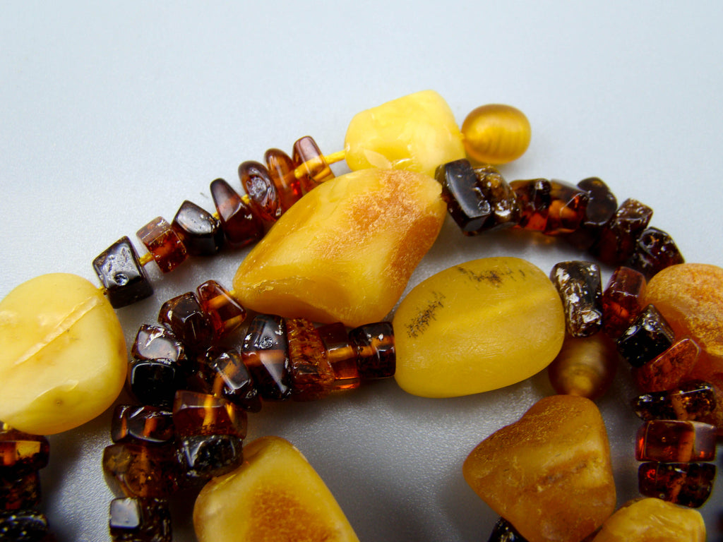 baltic amber, amber, antique, amber beads, egg Yolk, amber chain, Rosary beads, مسبحة, Masbaha, Muslim prayer beads حبيت الدورة ,العنبر الهندى