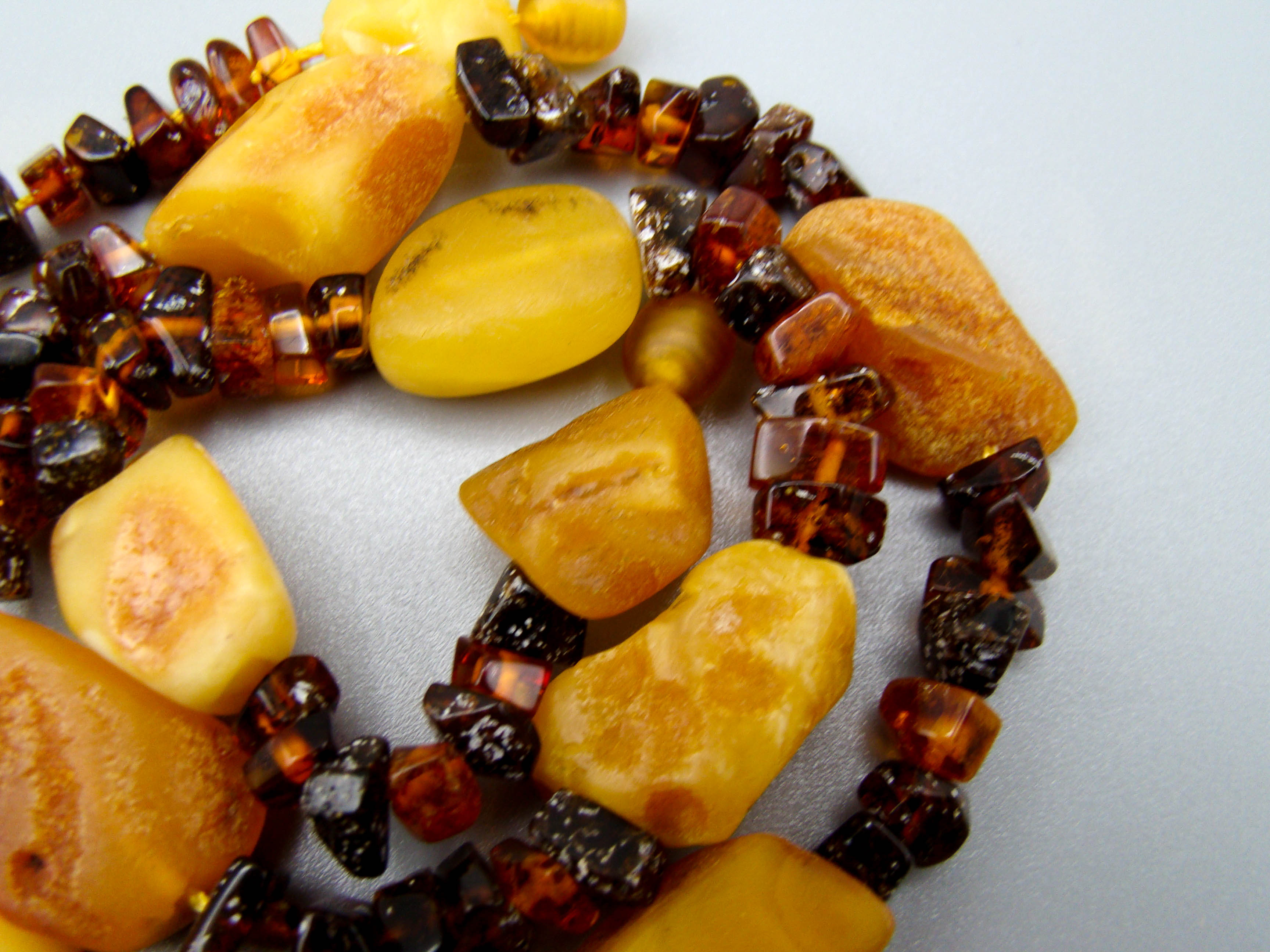 baltic amber, amber, antique, amber beads, egg Yolk, amber chain, Rosary beads, مسبحة, Masbaha, Muslim prayer beads حبيت الدورة ,العنبر الهندى