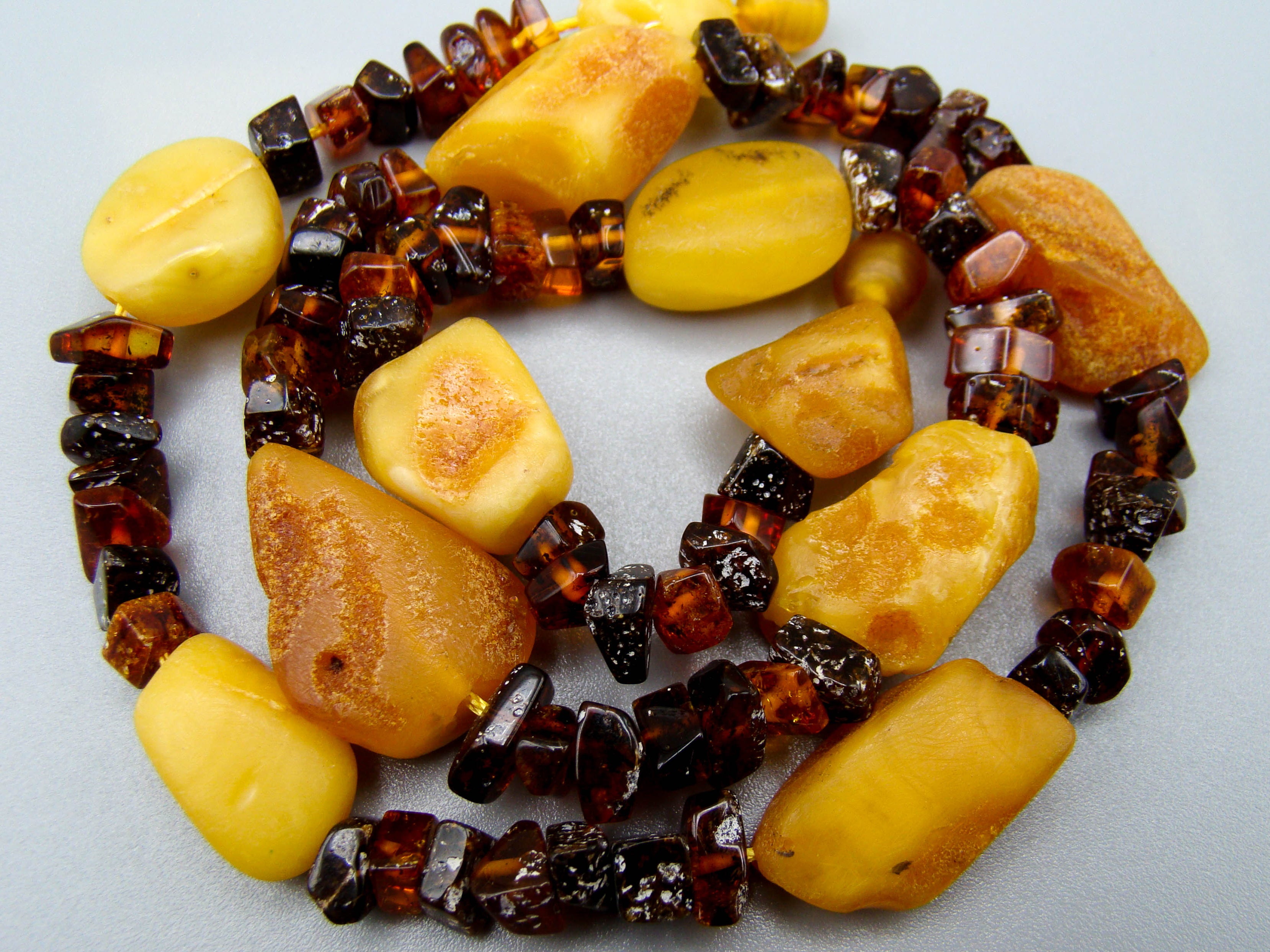 baltic amber, amber, antique, amber beads, egg Yolk, amber chain, Rosary beads, مسبحة, Masbaha, Muslim prayer beads حبيت الدورة ,العنبر الهندى