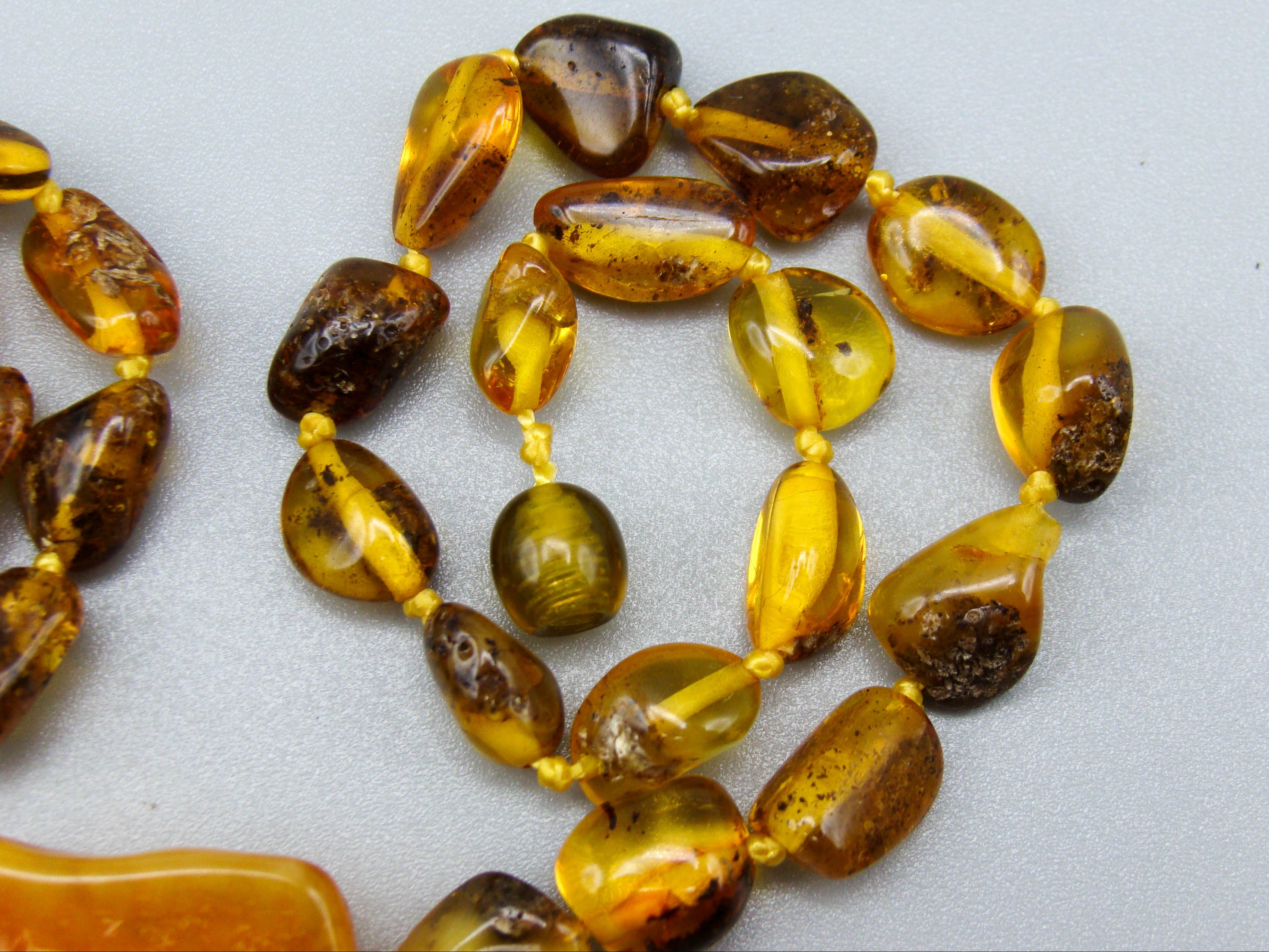 baltic amber, amber, antique, amber beads, egg Yolk, amber chain, Rosary beads, مسبحة, Masbaha, Muslim prayer beads حبيت الدورة ,العنبر الهندى