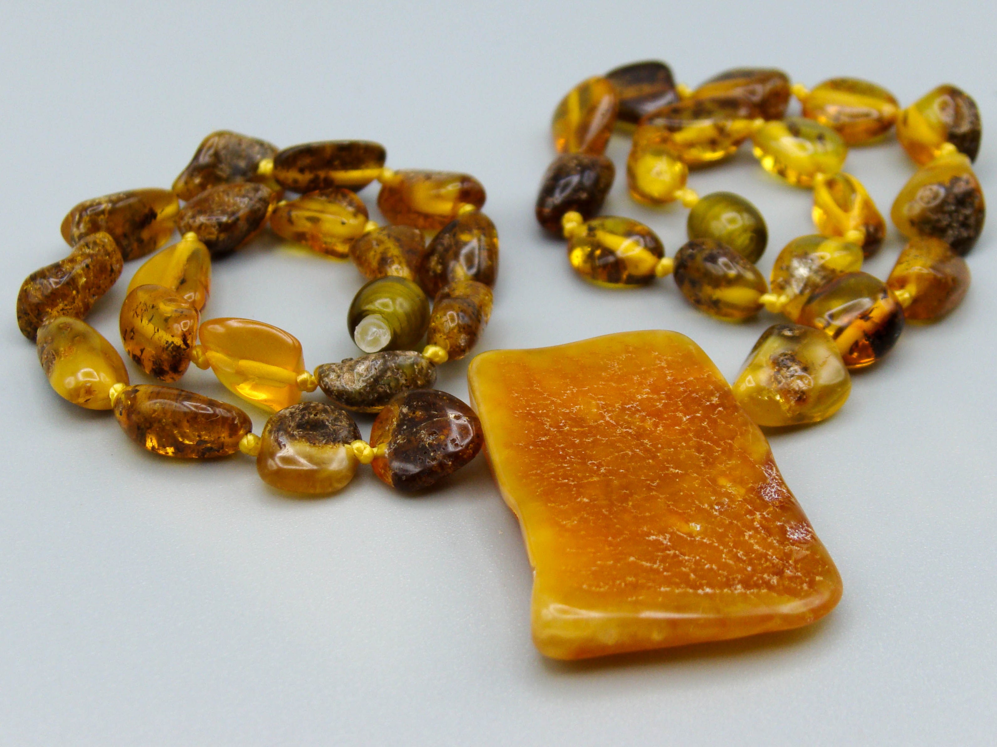 baltic amber, amber, antique, amber beads, egg Yolk, amber chain, Rosary beads, مسبحة, Masbaha, Muslim prayer beads حبيت الدورة ,العنبر الهندى