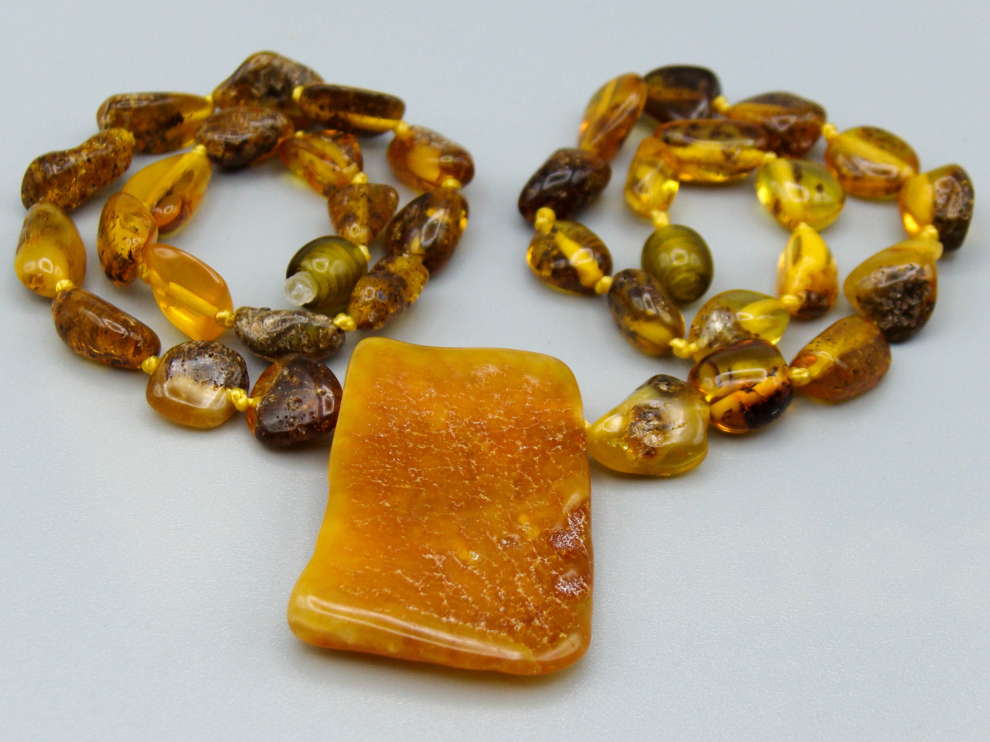 baltic amber, amber, antique, amber beads, egg Yolk, amber chain, Rosary beads, مسبحة, Masbaha, Muslim prayer beads حبيت الدورة ,العنبر الهندى