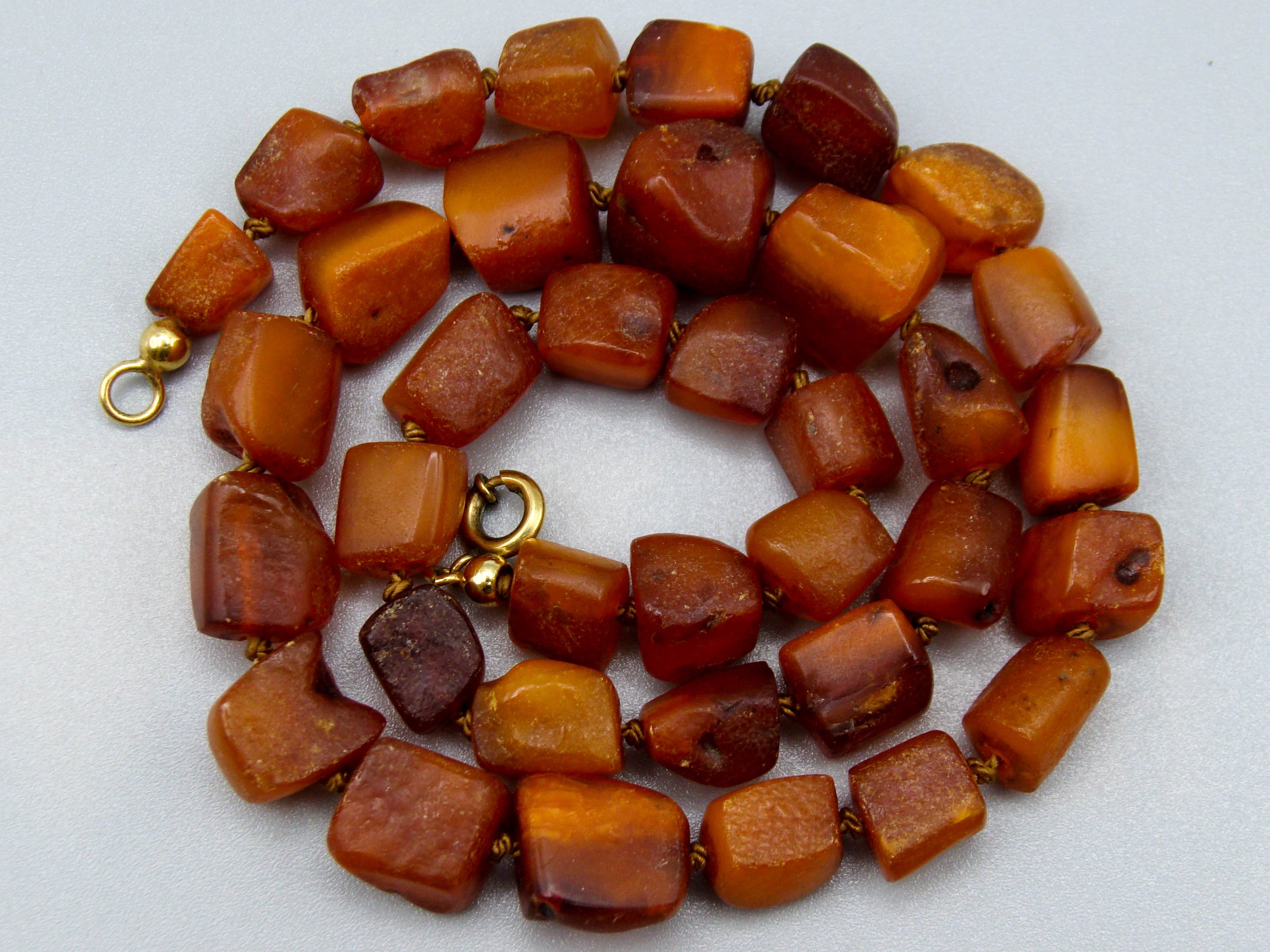 baltic amber, amber, antique, amber beads, egg Yolk, amber chain, Rosary beads, مسبحة, Masbaha, Muslim prayer beads حبيت الدورة ,العنبر الهندى