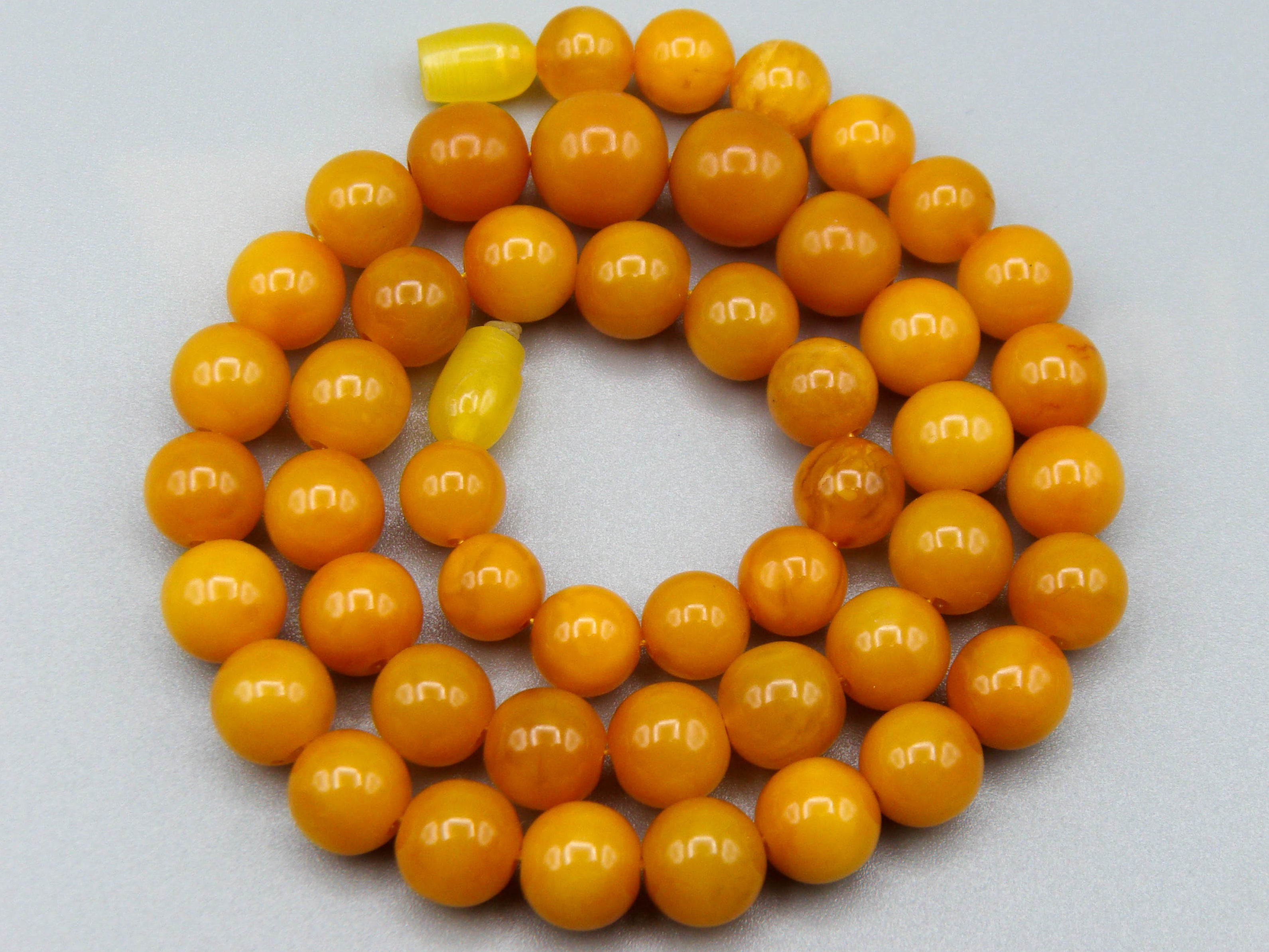 baltic amber, amber, antique, amber beads, egg Yolk, amber chain, Rosary beads, مسبحة, Masbaha, Muslim prayer beads حبيت الدورة ,العنبر الهندى