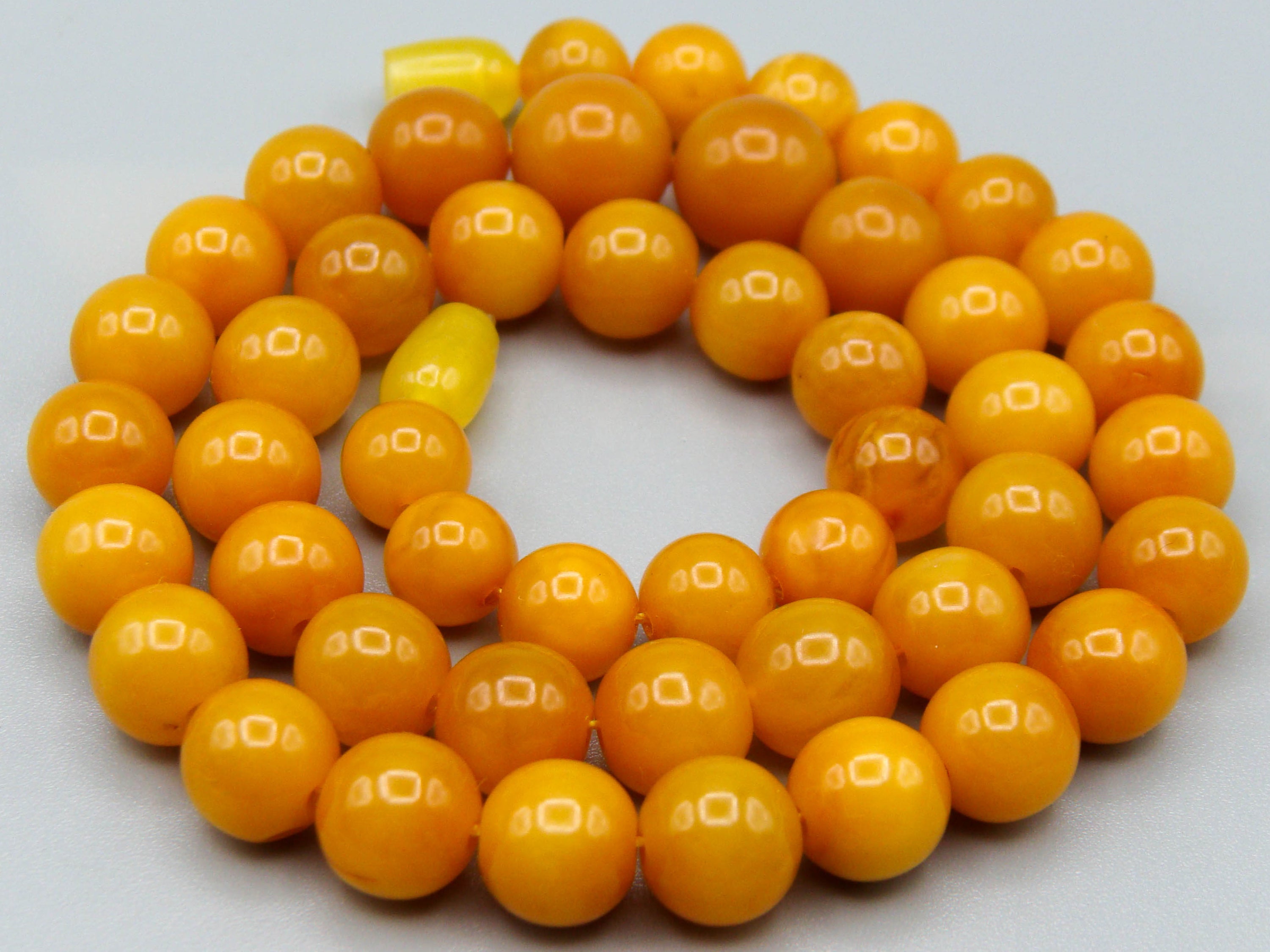 baltic amber, amber, antique, amber beads, egg Yolk, amber chain, Rosary beads, مسبحة, Masbaha, Muslim prayer beads حبيت الدورة ,العنبر الهندى
