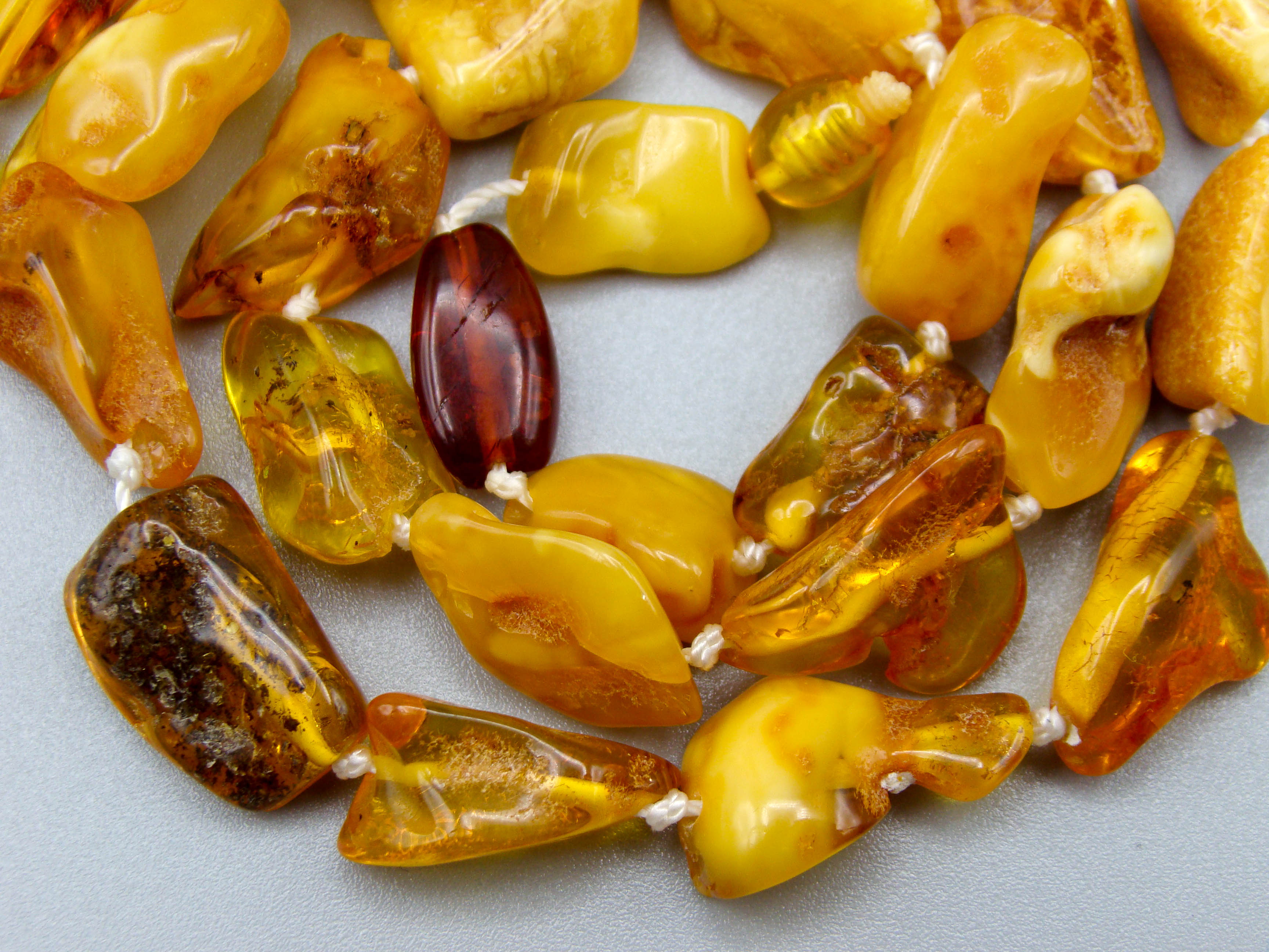 baltic amber, amber, antique, amber beads, egg Yolk, amber chain, Rosary beads, مسبحة, Masbaha, Muslim prayer beads حبيت الدورة ,العنبر الهندى