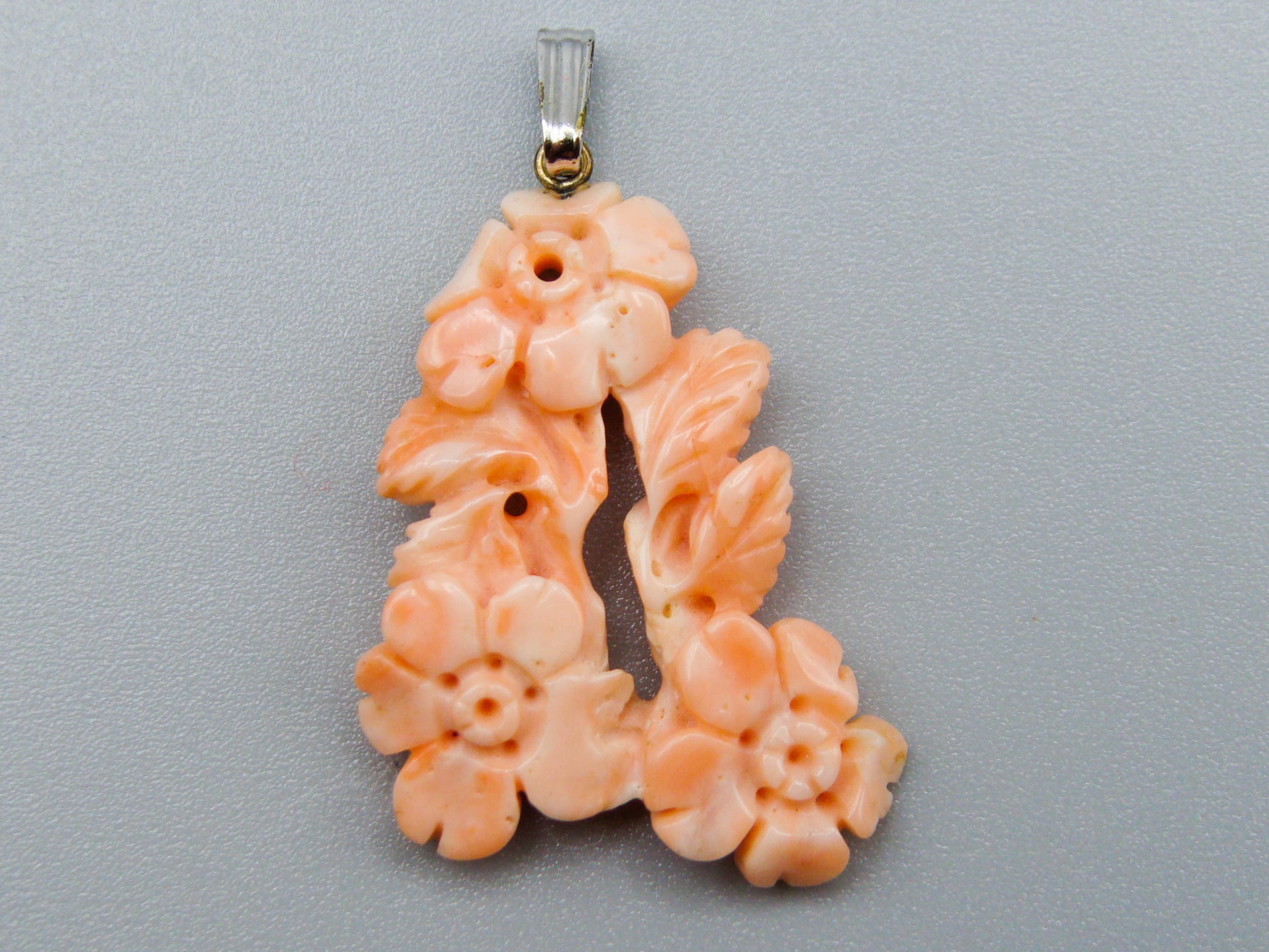 antique coral, natural coral, undyed coral, Salmon coral, Italian coral, pacific coral, Sardinian Coral, sea coral, Mediterranean coral, Mediterranean Pendant, Mediterranean salmon, coral Pendant, Asien coral, handcarved coral