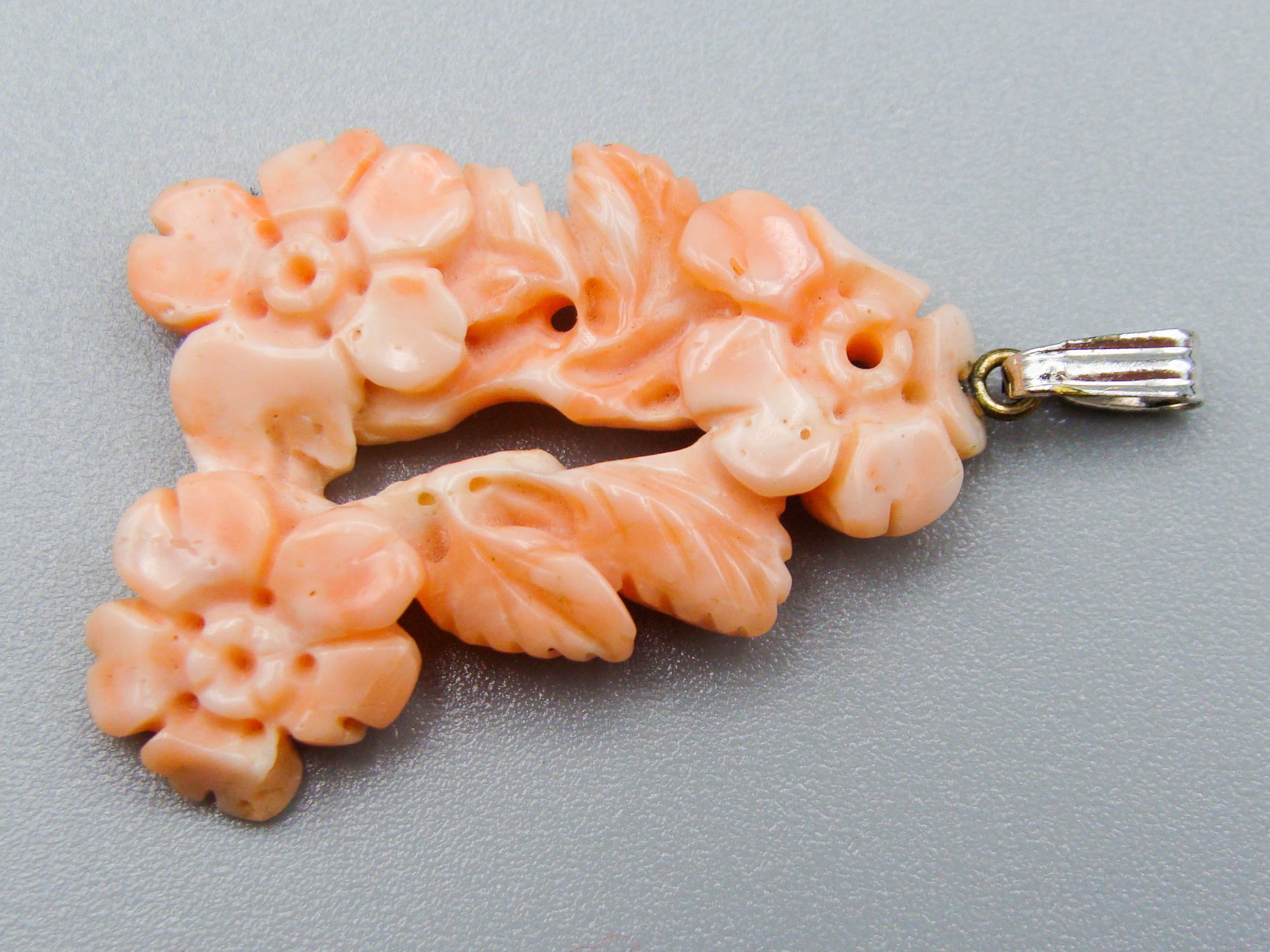 antique coral, natural coral, undyed coral, Salmon coral, Italian coral, pacific coral, Sardinian Coral, sea coral, Mediterranean coral, Mediterranean Pendant, Mediterranean salmon, coral Pendant, Asien coral, handcarved coral