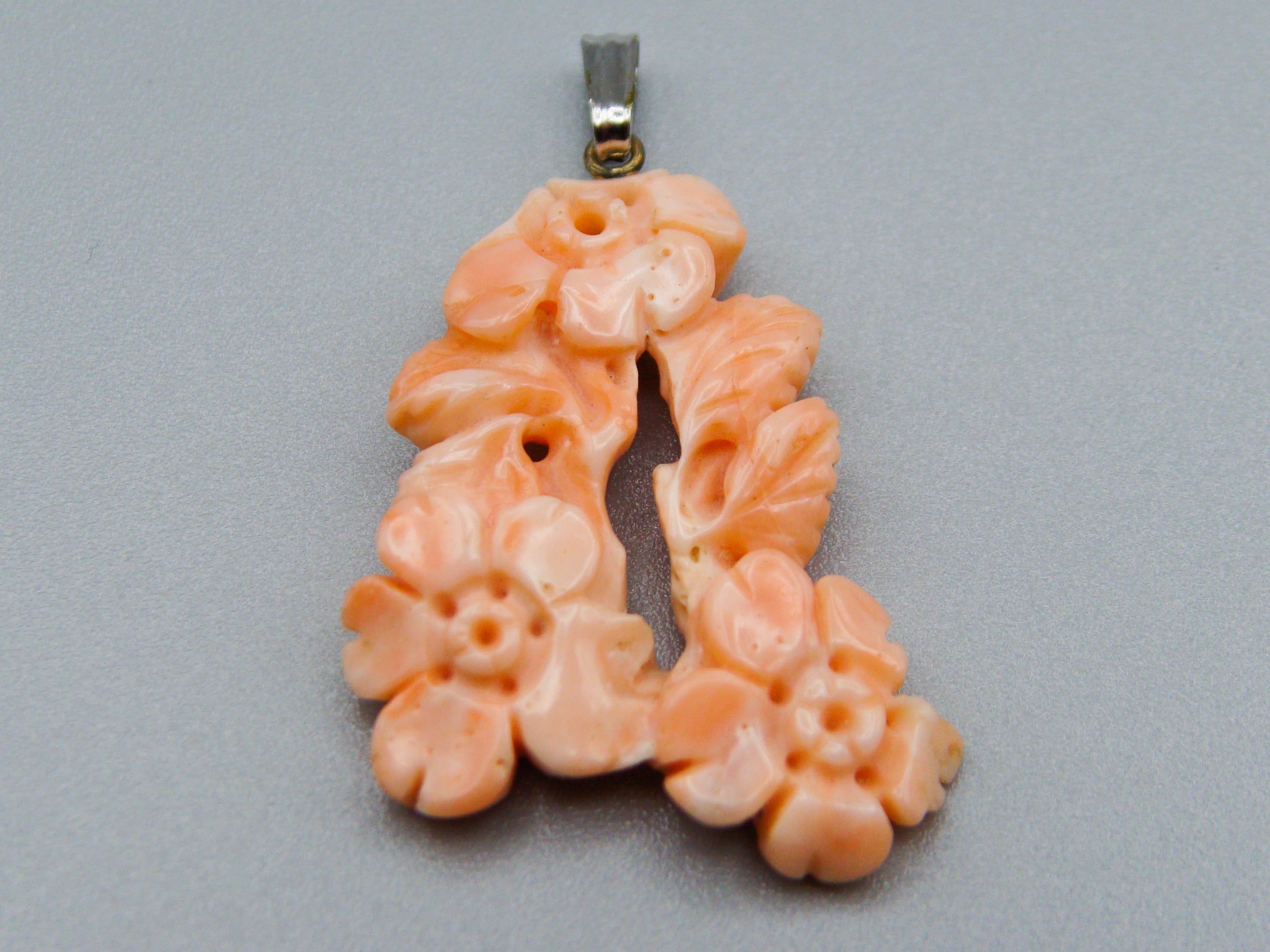 antique coral, natural coral, undyed coral, Salmon coral, Italian coral, pacific coral, Sardinian Coral, sea coral, Mediterranean coral, Mediterranean Pendant, Mediterranean salmon, coral Pendant, Asien coral, handcarved coral