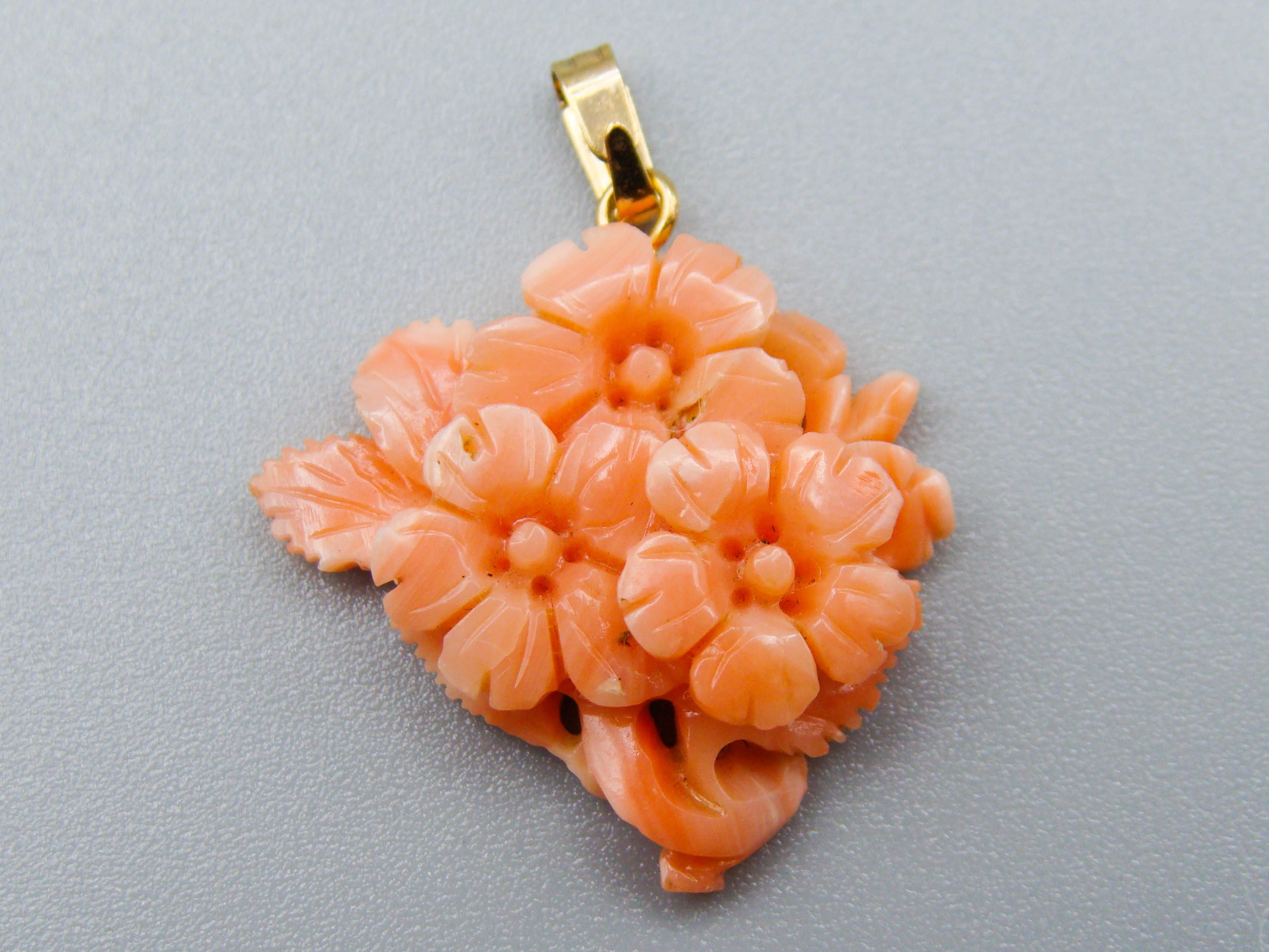 antique coral, natural coral, undyed coral, Salmon coral, Italian coral, pacific coral, Sardinian Coral, sea coral, Mediterranean coral, Mediterranean Pendant, Mediterranean salmon, coral Pendant, Asien coral, handcarved coral
