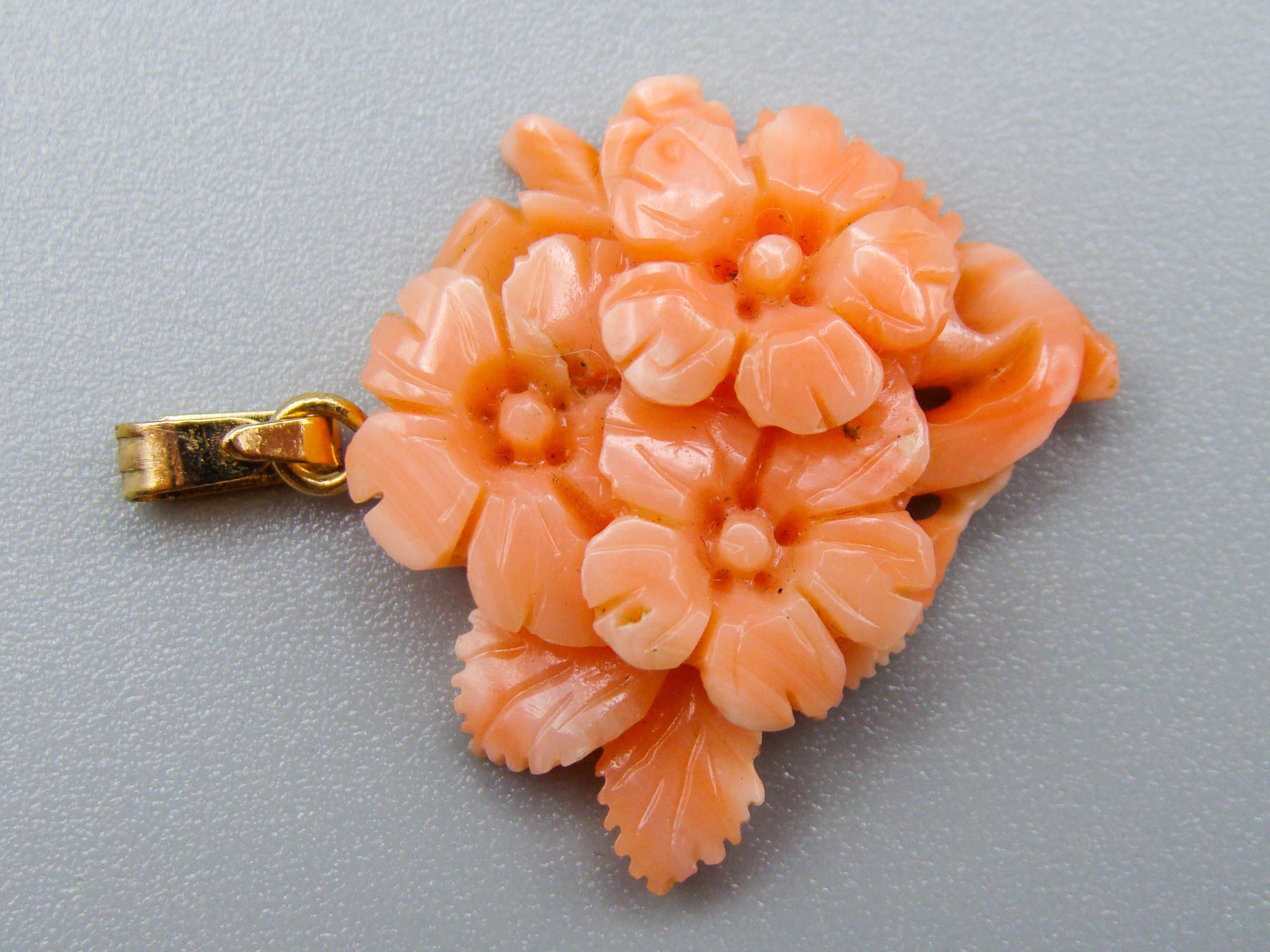 antique coral, natural coral, undyed coral, Salmon coral, Italian coral, pacific coral, Sardinian Coral, sea coral, Mediterranean coral, Mediterranean Pendant, Mediterranean salmon, coral Pendant, Asien coral, handcarved coral