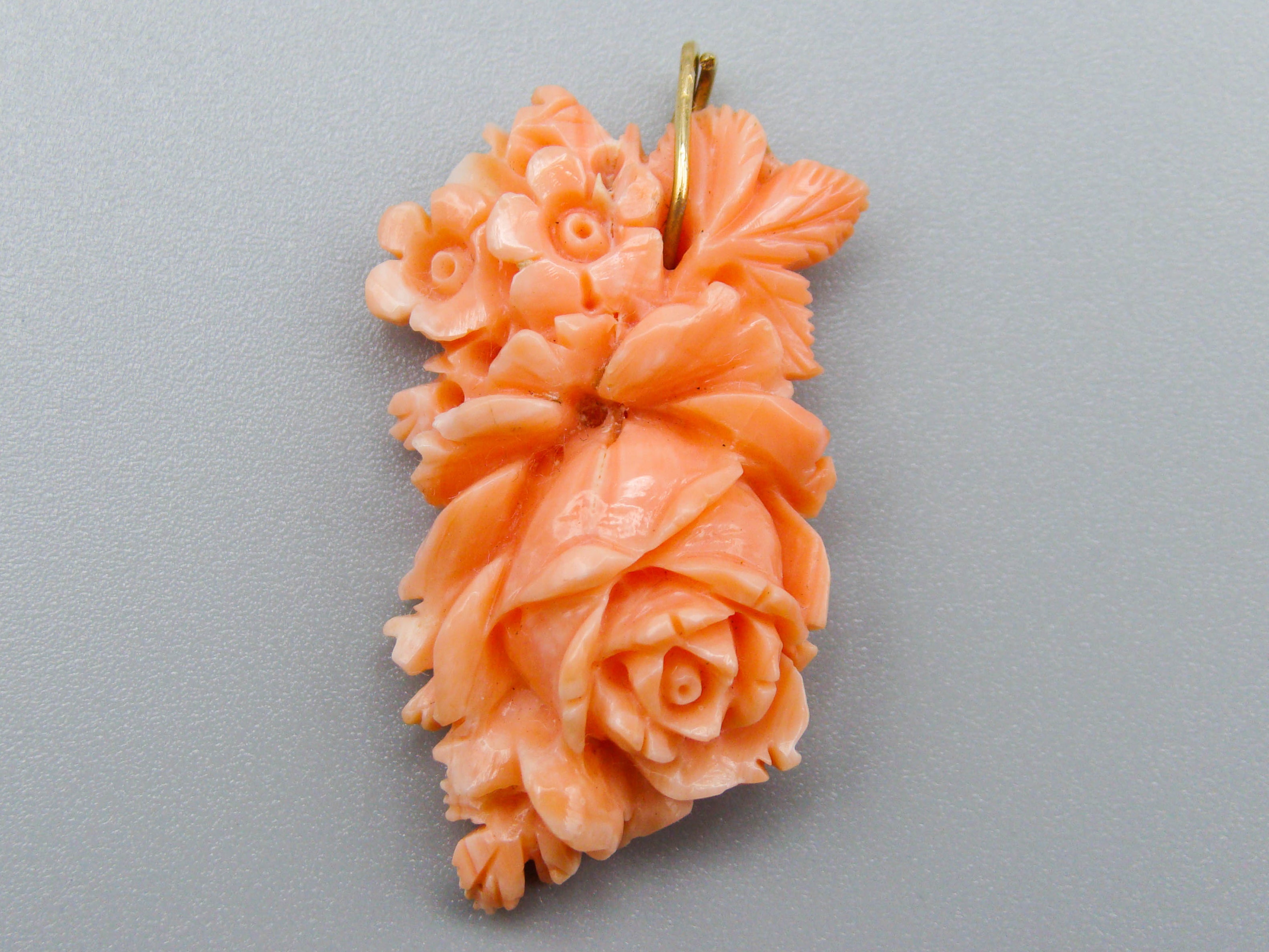 antique coral, natural coral, undyed coral, Salmon coral, Italian coral, pacific coral, Sardinian Coral, sea coral, Mediterranean coral, Mediterranean Cameo, Mediterranean Salmon, coral Pendant, Asien coral, Asien Pendant, handcarved coral, salmon coral, 10 Karat Gold