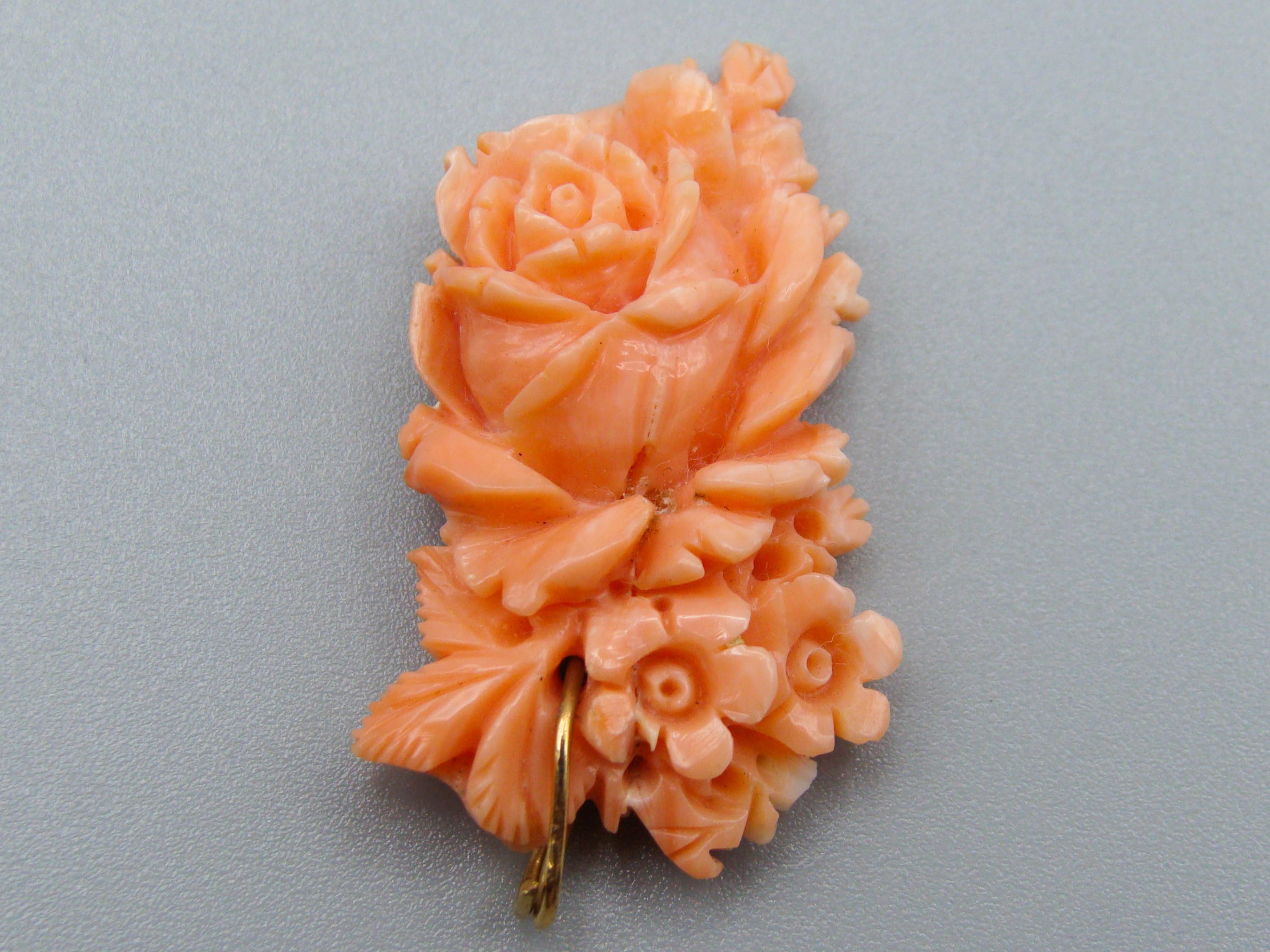 antique coral, natural coral, undyed coral, Salmon coral, Italian coral, pacific coral, Sardinian Coral, sea coral, Mediterranean coral, Mediterranean Cameo, Mediterranean Salmon, coral Pendant, Asien coral, Asien Pendant, handcarved coral, salmon coral, 10 Karat Gold