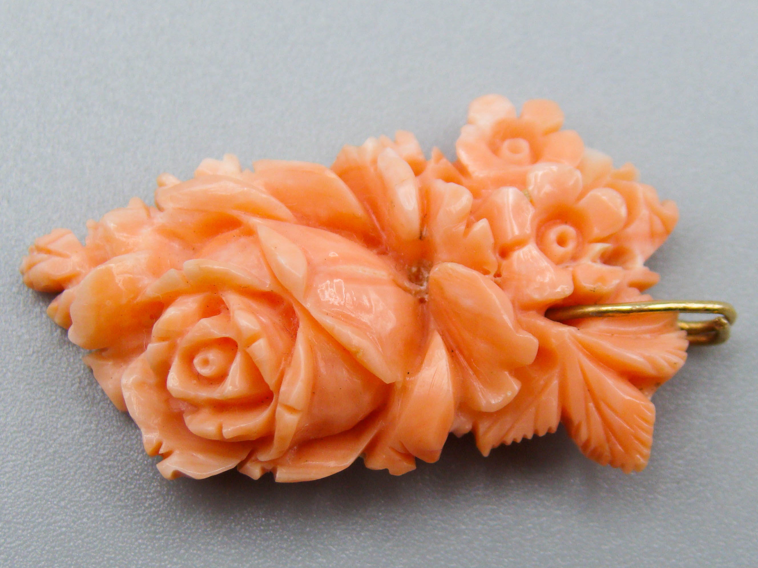 antique coral, natural coral, undyed coral, Salmon coral, Italian coral, pacific coral, Sardinian Coral, sea coral, Mediterranean coral, Mediterranean Cameo, Mediterranean Salmon, coral Pendant, Asien coral, Asien Pendant, handcarved coral, salmon coral, 10 Karat Gold