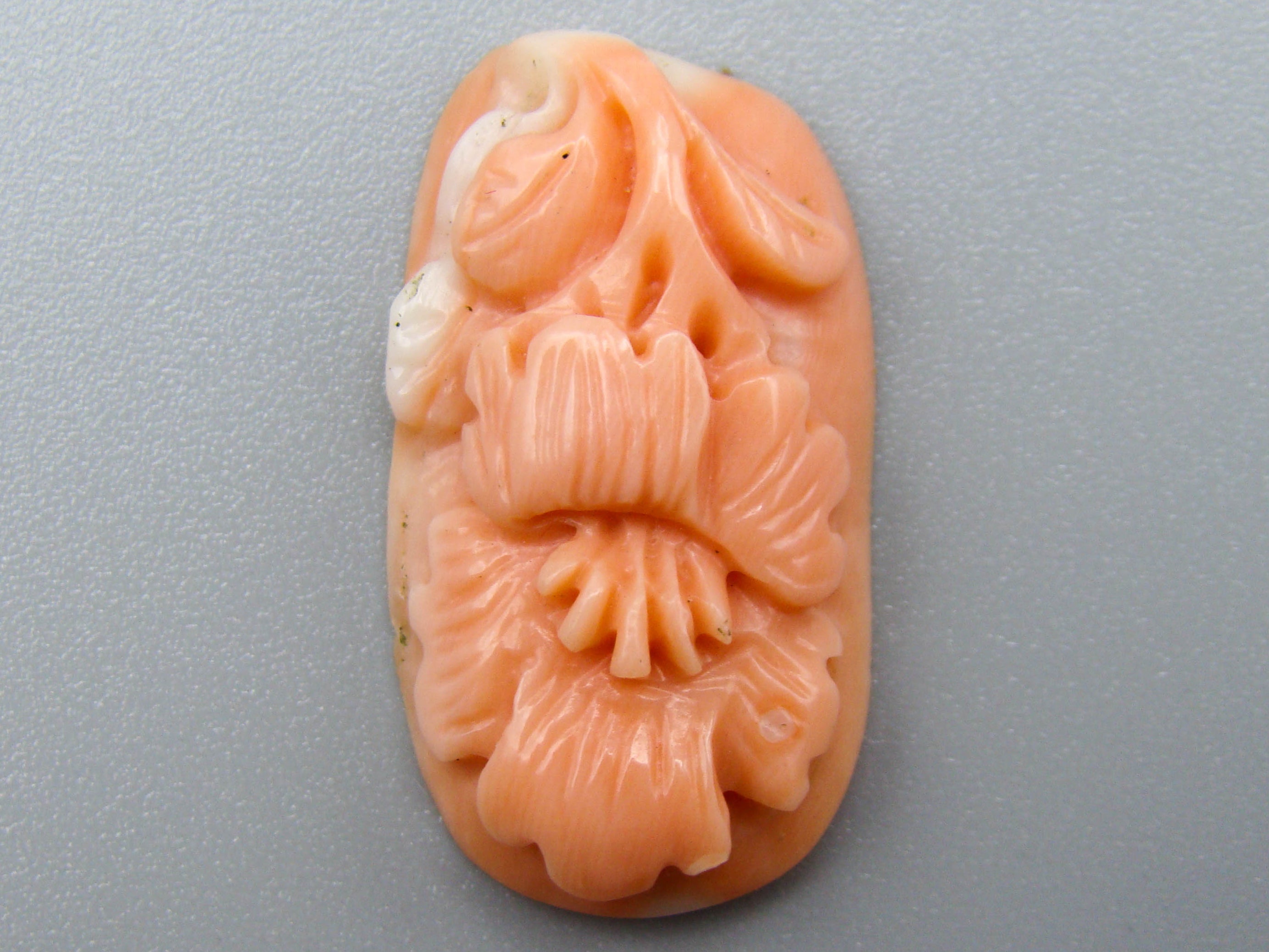 antique coral, natural coral, undyed coral, momo Salmon coral, Italian coral, pacific coral, Sardinian Coral, sea coral, Mediterranean coral, Mediterranean Cameo, Mediterranean Momo Salmon, coral Cameo, Asien coral, Asien Cameo, handcarved coral, momo coral