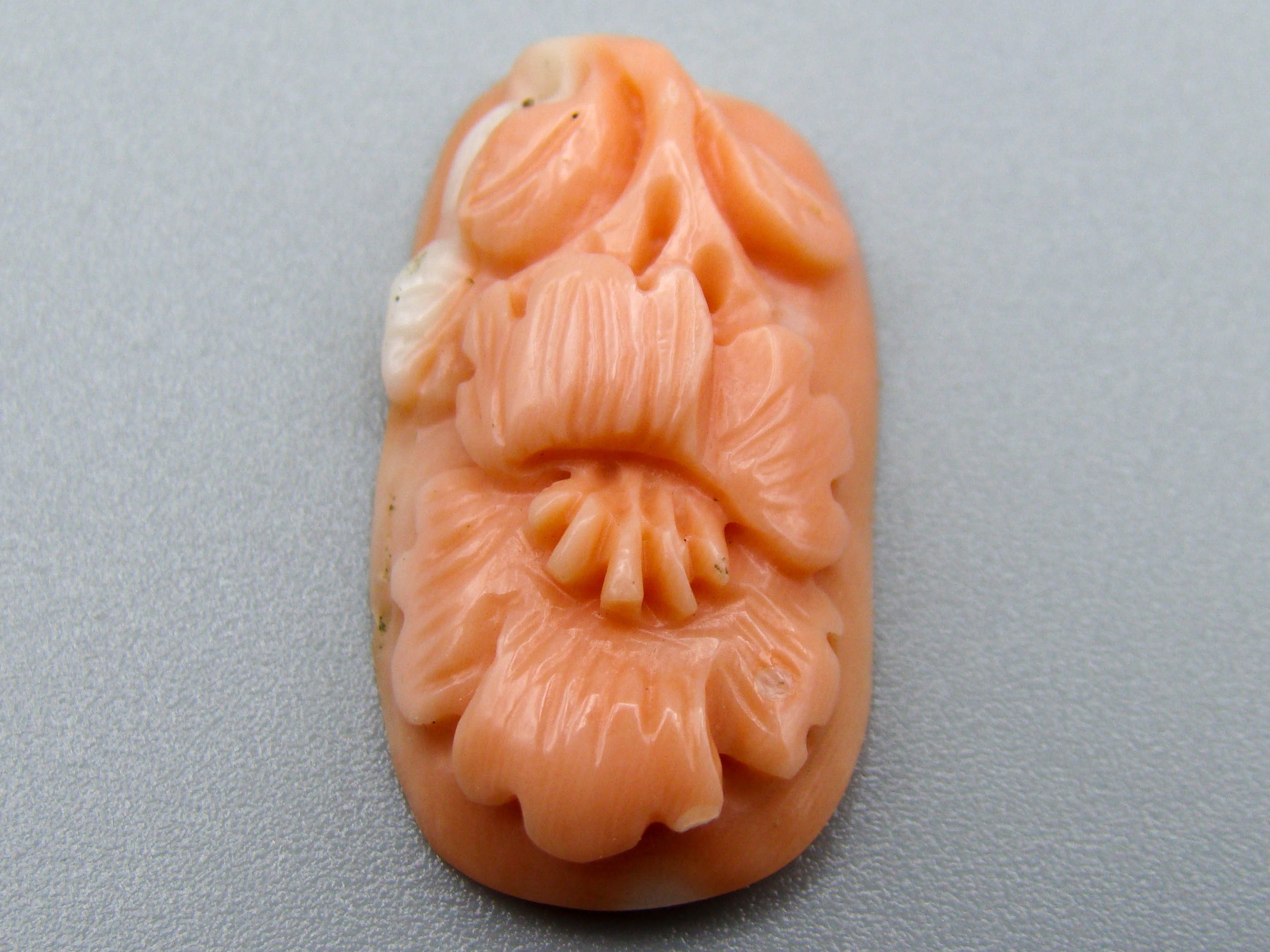 antique coral, natural coral, undyed coral, momo Salmon coral, Italian coral, pacific coral, Sardinian Coral, sea coral, Mediterranean coral, Mediterranean Cameo, Mediterranean Momo Salmon, coral Cameo, Asien coral, Asien Cameo, handcarved coral, momo coral