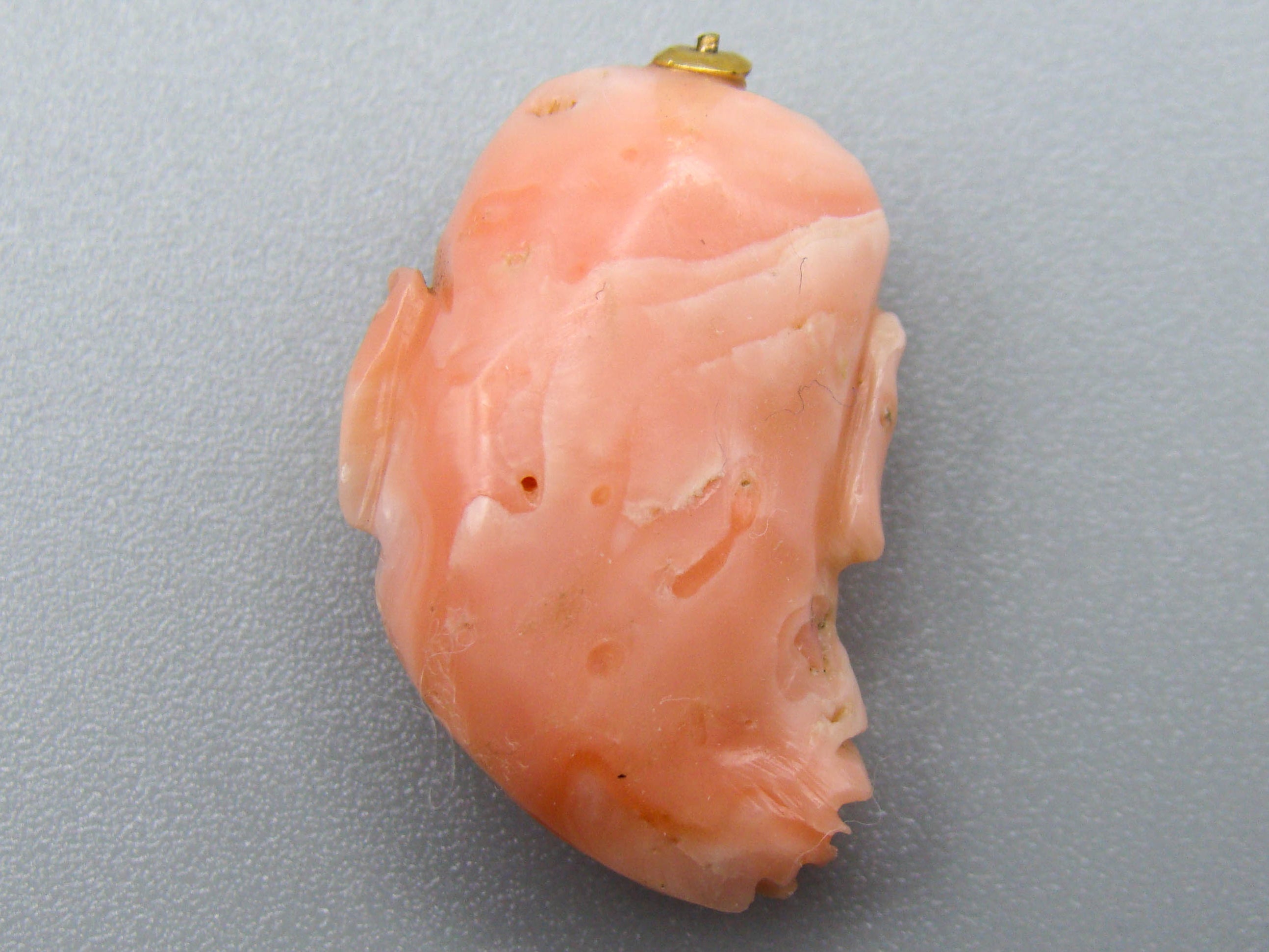 antique coral, natural coral, undyed coral, momo salmon coral, Italian coral, pacific coral, Sardinian Coral, sea coral, Mediterranean coral, Mediterranean Pendant, coral Pendant, Asien coral, Asien Pendant, handcarved coral, momo salmon coral Pendant
