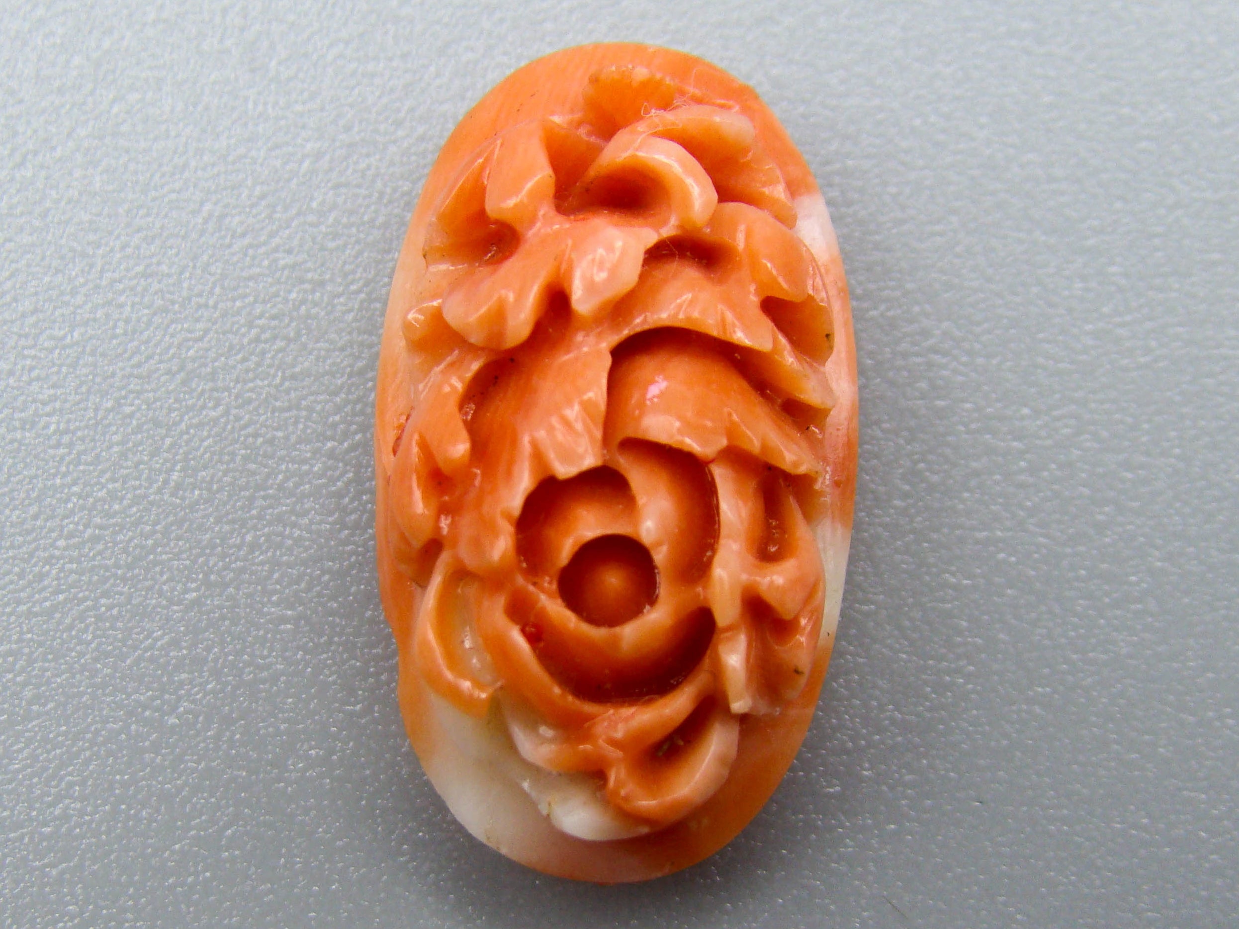 antique coral, natural coral, undyed coral, momo salmon coral, Italian coral, pacific coral, Sardinian Coral, sea coral, Mediterranean coral, Mediterranean Pendant, coral Pendant, Asien coral, Asien Pendant, handcarved coral, momo salmon coral Pendant