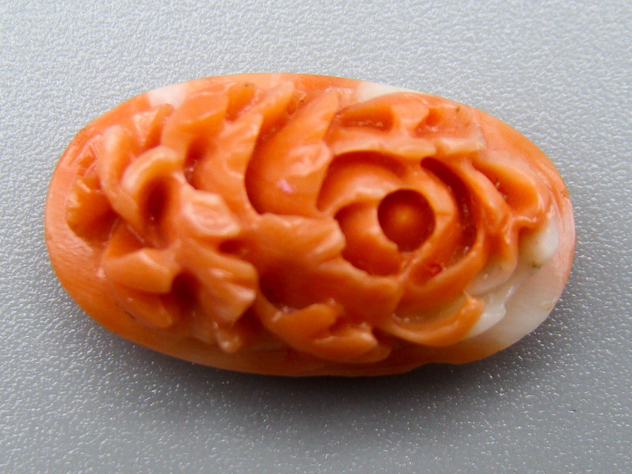 antique coral, natural coral, undyed coral, momo salmon coral, Italian coral, pacific coral, Sardinian Coral, sea coral, Mediterranean coral, Mediterranean Pendant, coral Pendant, Asien coral, Asien Pendant, handcarved coral, momo salmon coral Pendant