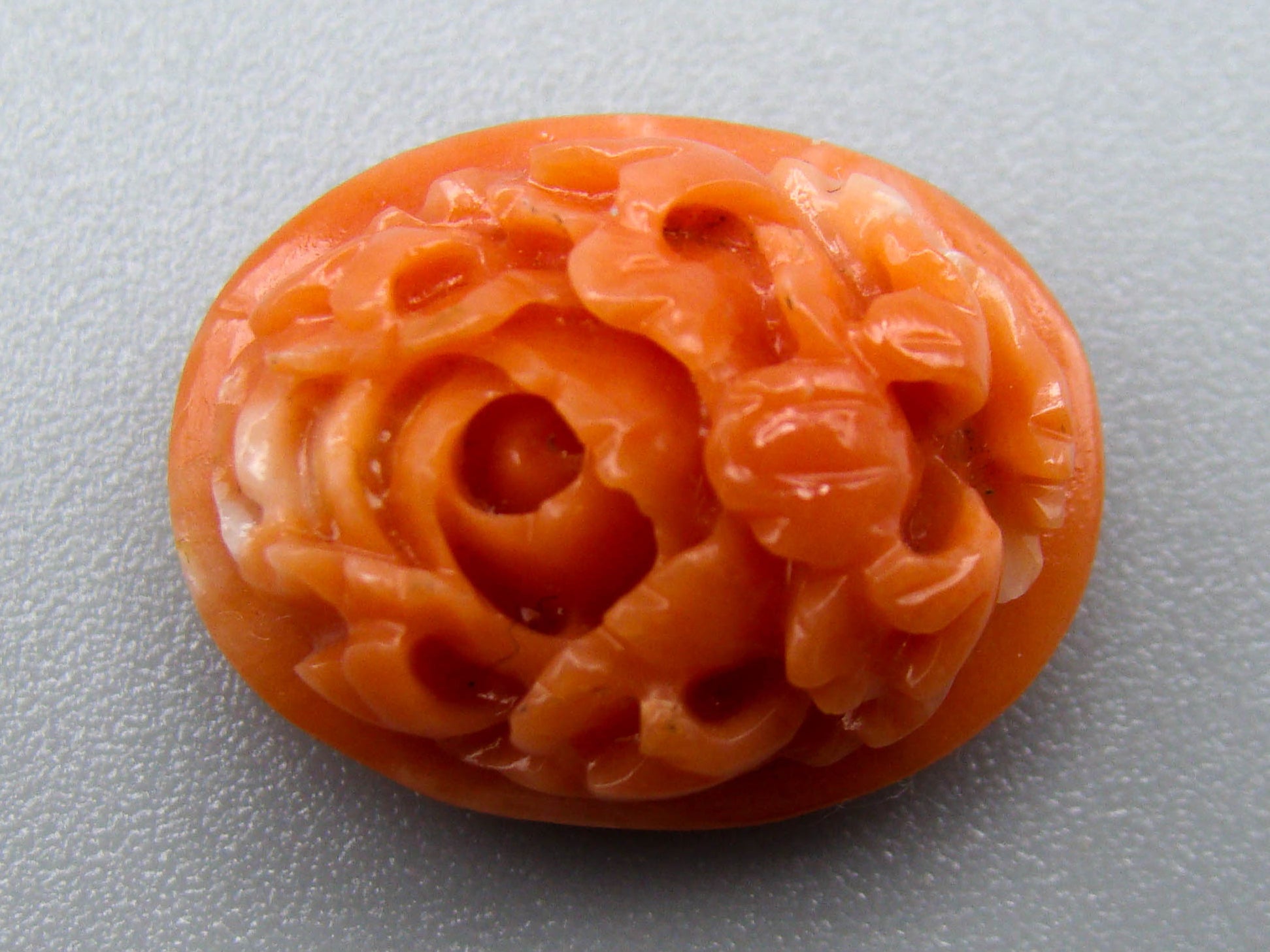 antique coral, natural coral, undyed coral, dark momo orange coral, Italian coral, pacific coral, Sardinian Coral, sea coral, Mediterranean coral, Mediterranean Cameo, Mediterranean orange, Asien coral, Asien Cameo, handcarved coral, momo coral Cameo
