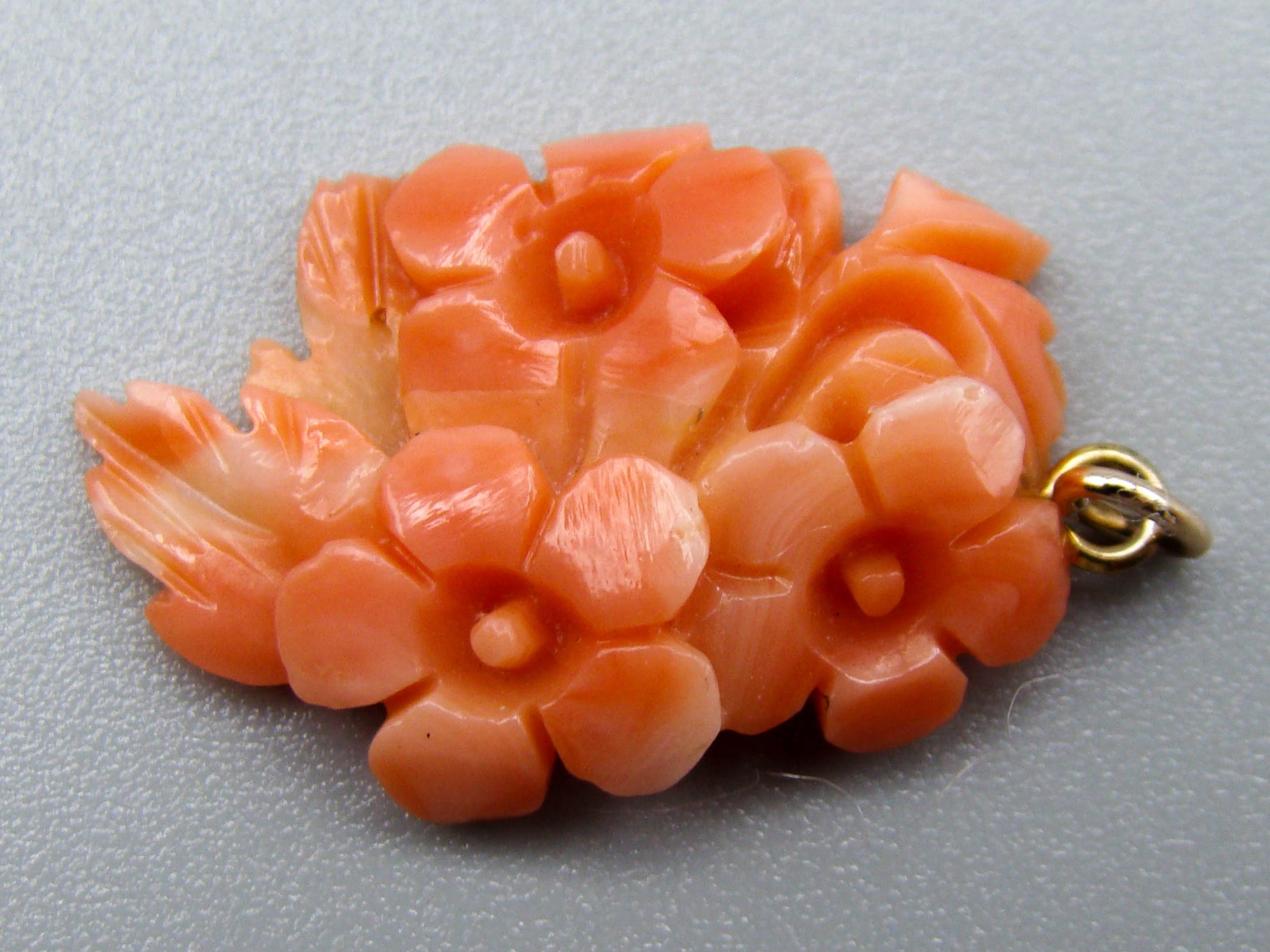 antique coral, natural coral, undyed coral, momo salmon coral, Italian coral, pacific coral, Sardinian Coral, sea coral, Mediterranean coral, Mediterranean Pendant, coral Pendant, Asien coral, Asien Pendant, handcarved coral, momo salmon coral Pendant