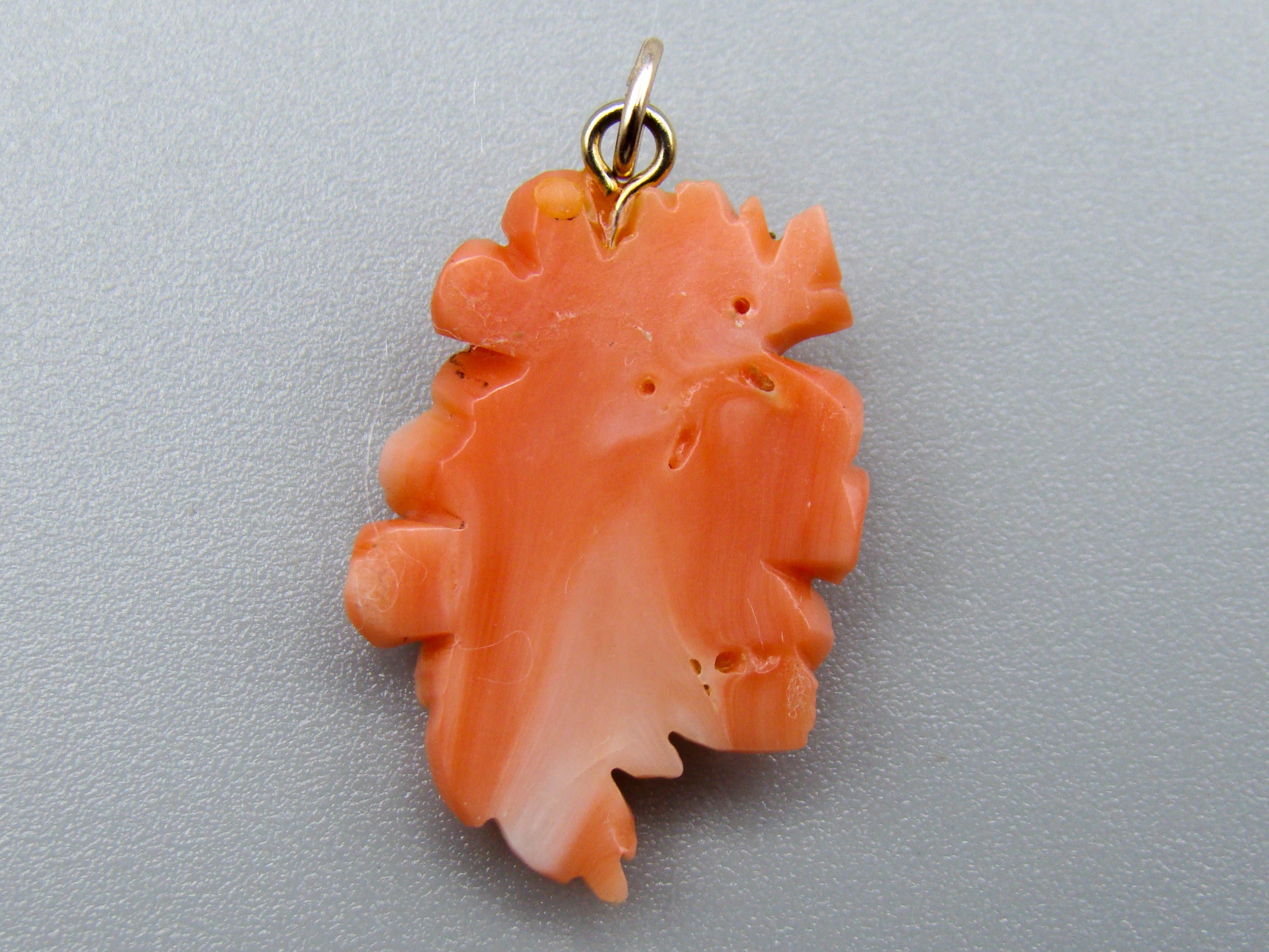 antique coral, natural coral, undyed coral, momo salmon coral, Italian coral, pacific coral, Sardinian Coral, sea coral, Mediterranean coral, Mediterranean Pendant, coral Pendant, Asien coral, Asien Pendant, handcarved coral, momo salmon coral Pendant