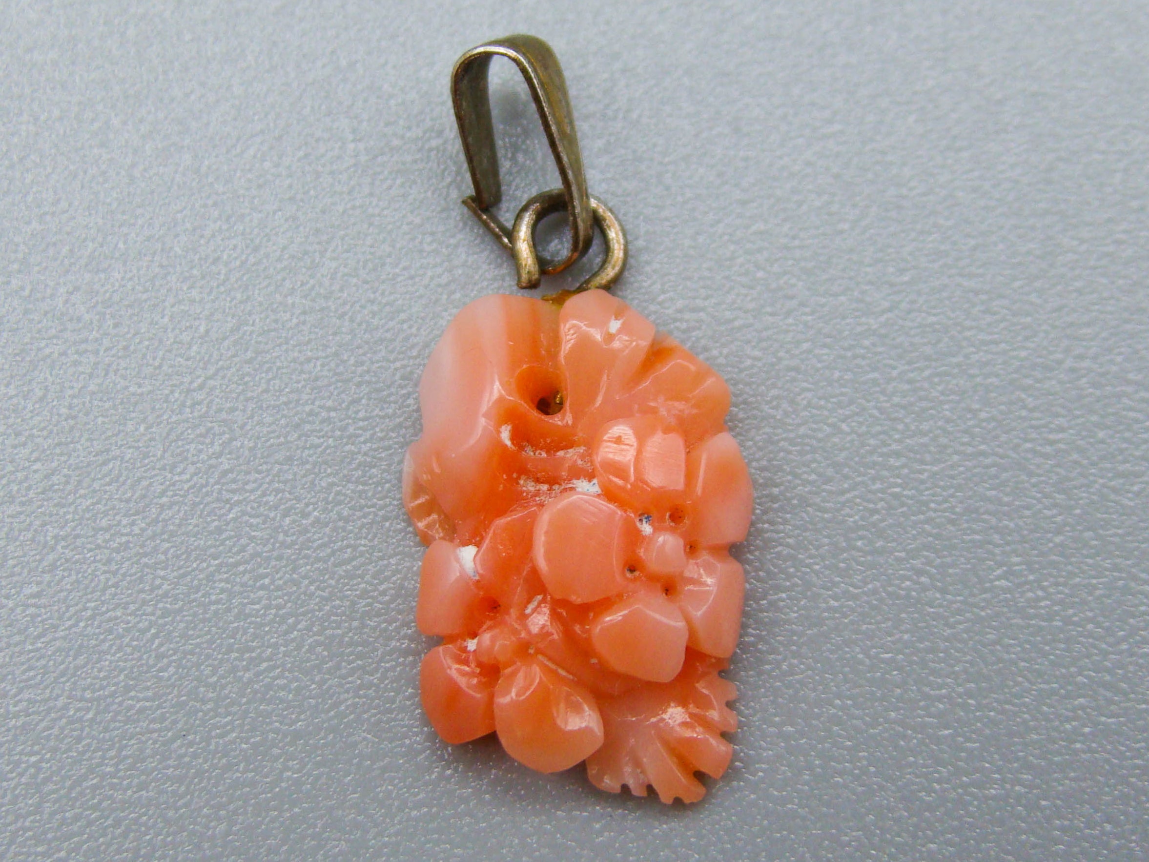 antique coral, natural coral, undyed coral, Salmon coral, Italian coral, pacific coral, Sardinian Coral, sea coral, Mediterranean coral, Mediterranean pendant, Mediterranean salmon, coral pendant, Asien coral, Asien pendant, handcarved coral