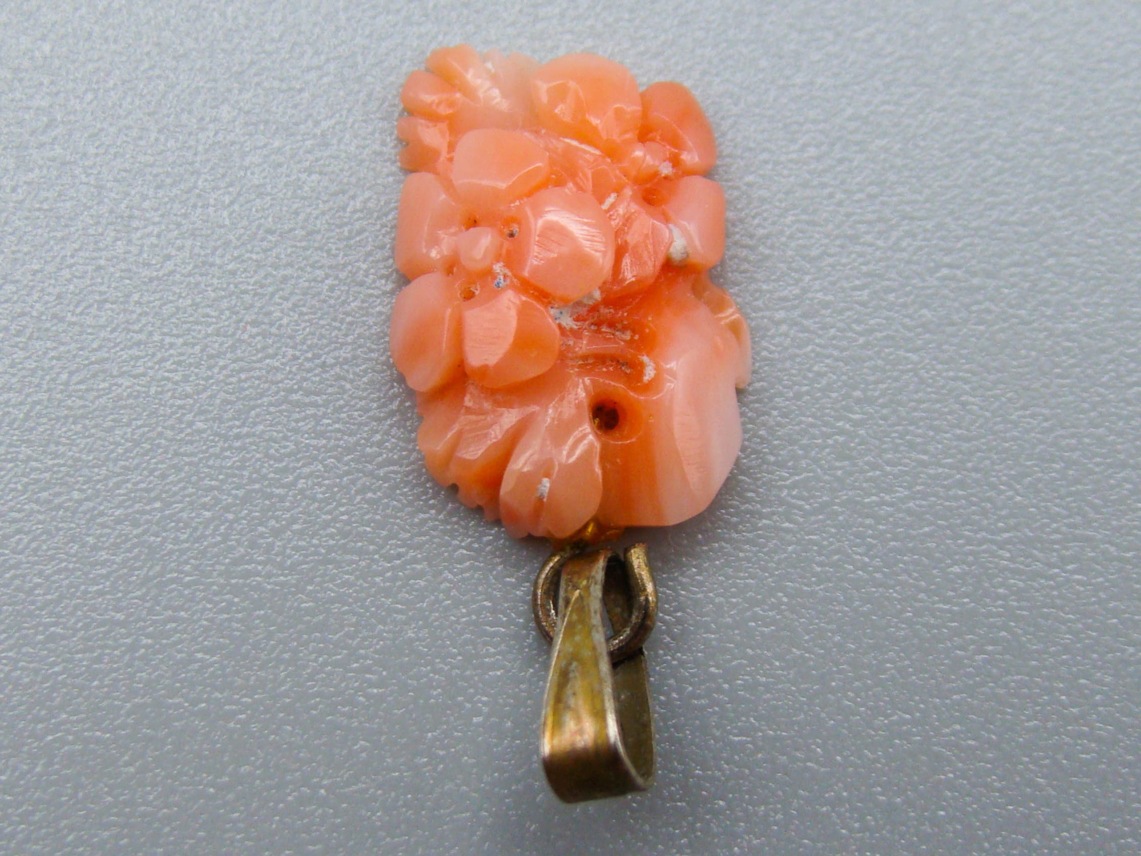 antique coral, natural coral, undyed coral, Salmon coral, Italian coral, pacific coral, Sardinian Coral, sea coral, Mediterranean coral, Mediterranean pendant, Mediterranean salmon, coral pendant, Asien coral, Asien pendant, handcarved coral