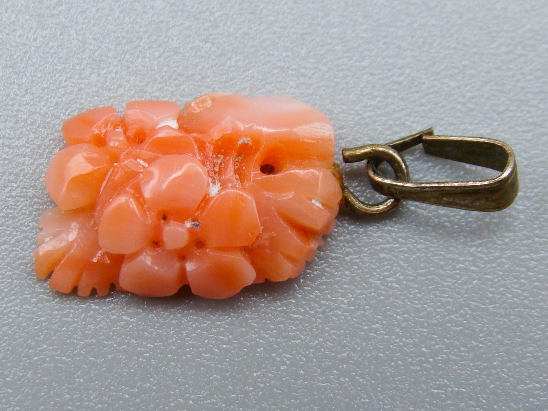 antique coral, natural coral, undyed coral, Salmon coral, Italian coral, pacific coral, Sardinian Coral, sea coral, Mediterranean coral, Mediterranean pendant, Mediterranean salmon, coral pendant, Asien coral, Asien pendant, handcarved coral