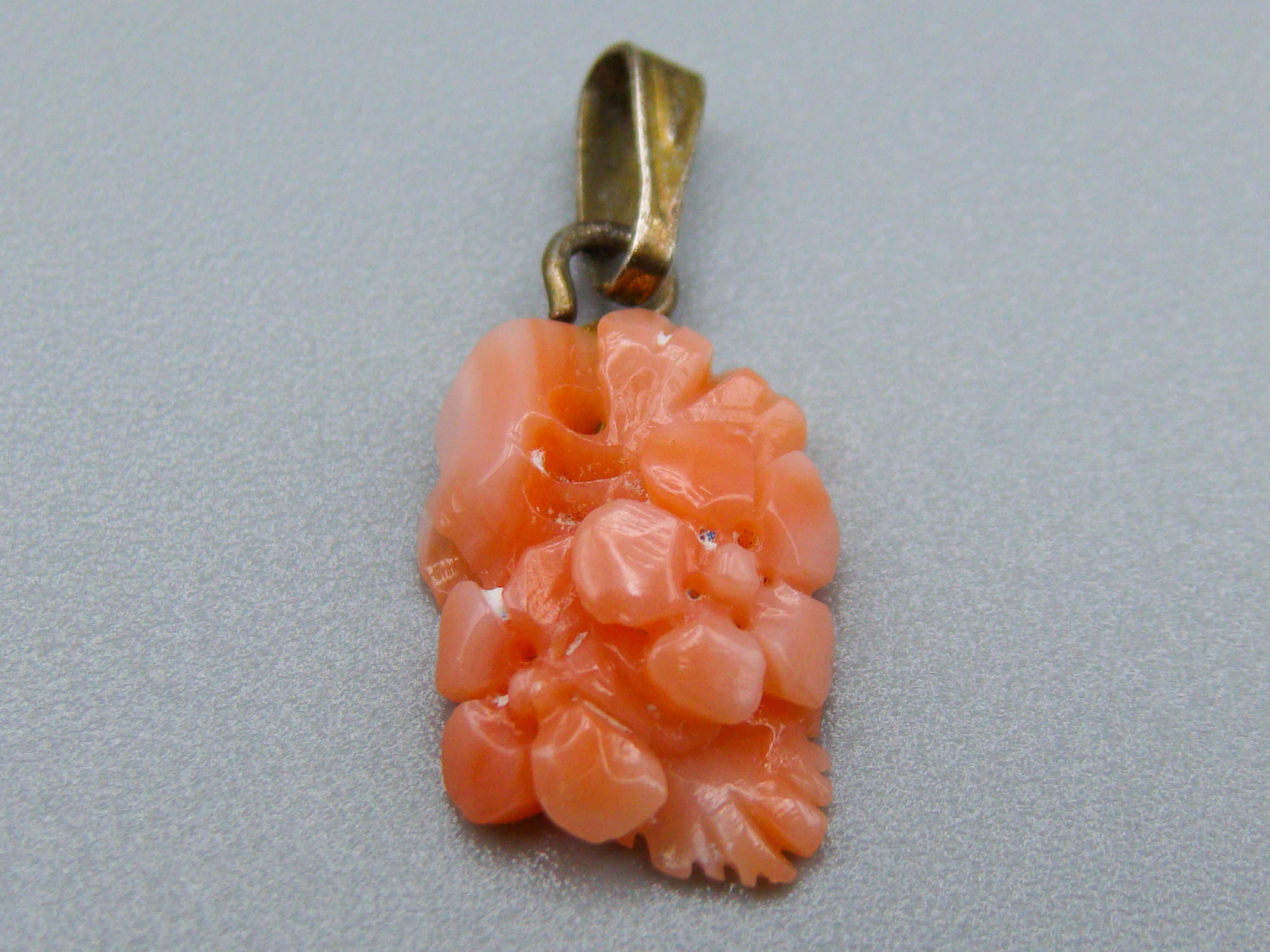 antique coral, natural coral, undyed coral, Salmon coral, Italian coral, pacific coral, Sardinian Coral, sea coral, Mediterranean coral, Mediterranean pendant, Mediterranean salmon, coral pendant, Asien coral, Asien pendant, handcarved coral
