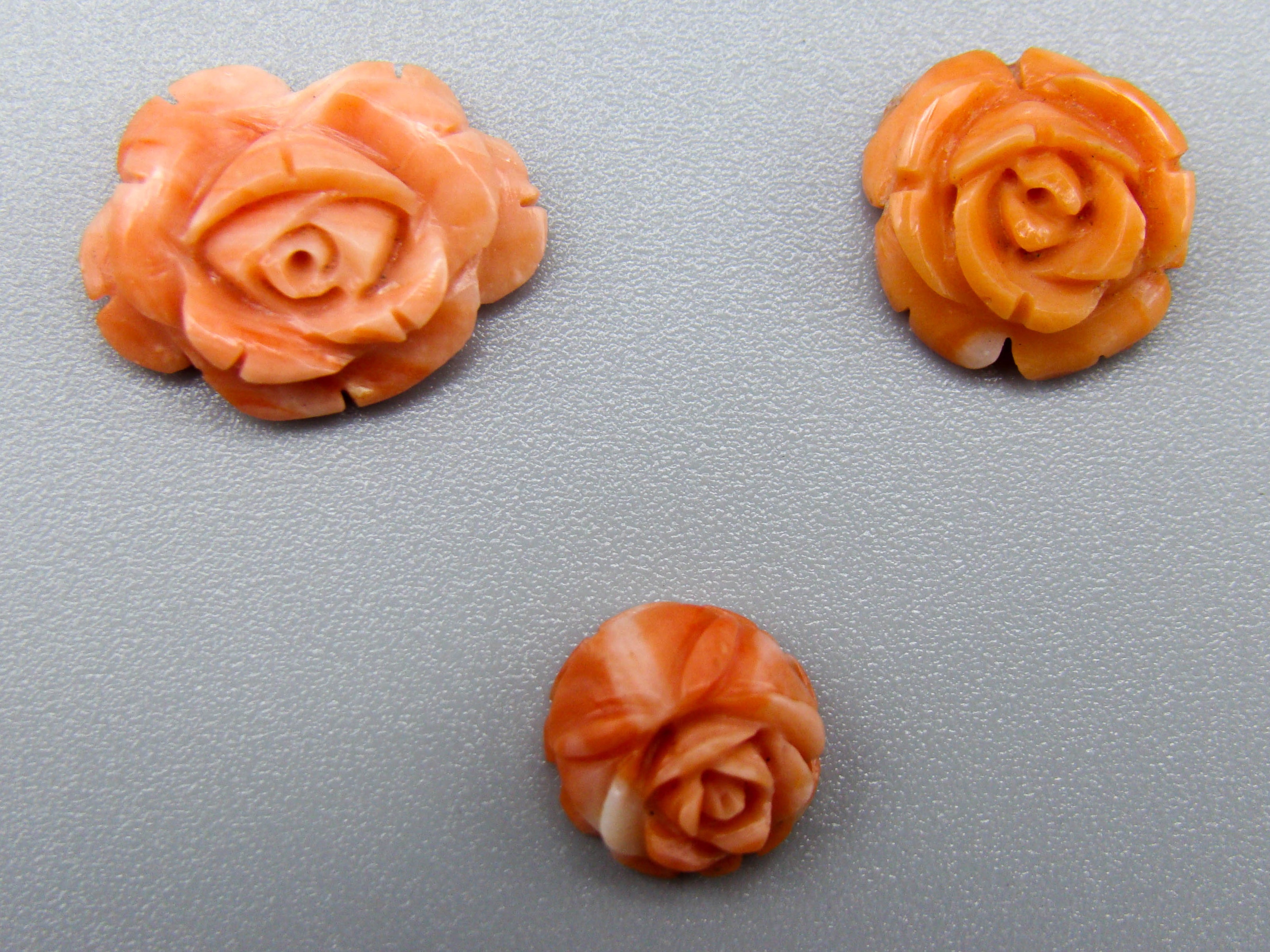 antique coral, natural coral, undyed coral, orange coral, Italian coral, pacific coral, Sardinian Coral, sea coral, Mediterranean coral, Mediterranean orange, coral pendant, coral brooch, coral ring, Asien coral, Asien cameo, handcarved coral