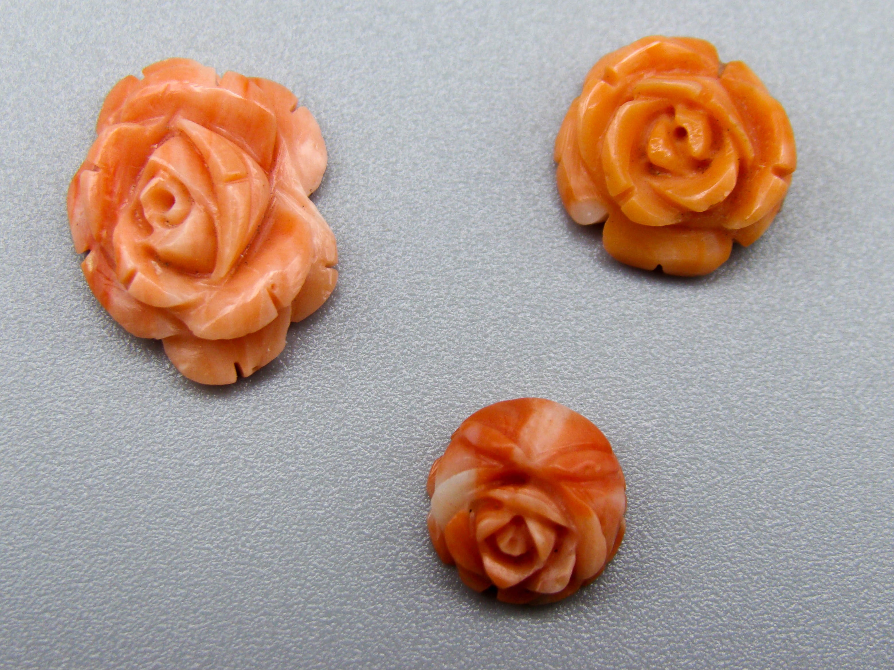 antique coral, natural coral, undyed coral, orange coral, Italian coral, pacific coral, Sardinian Coral, sea coral, Mediterranean coral, Mediterranean orange, coral pendant, coral brooch, coral ring, Asien coral, Asien cameo, handcarved coral
