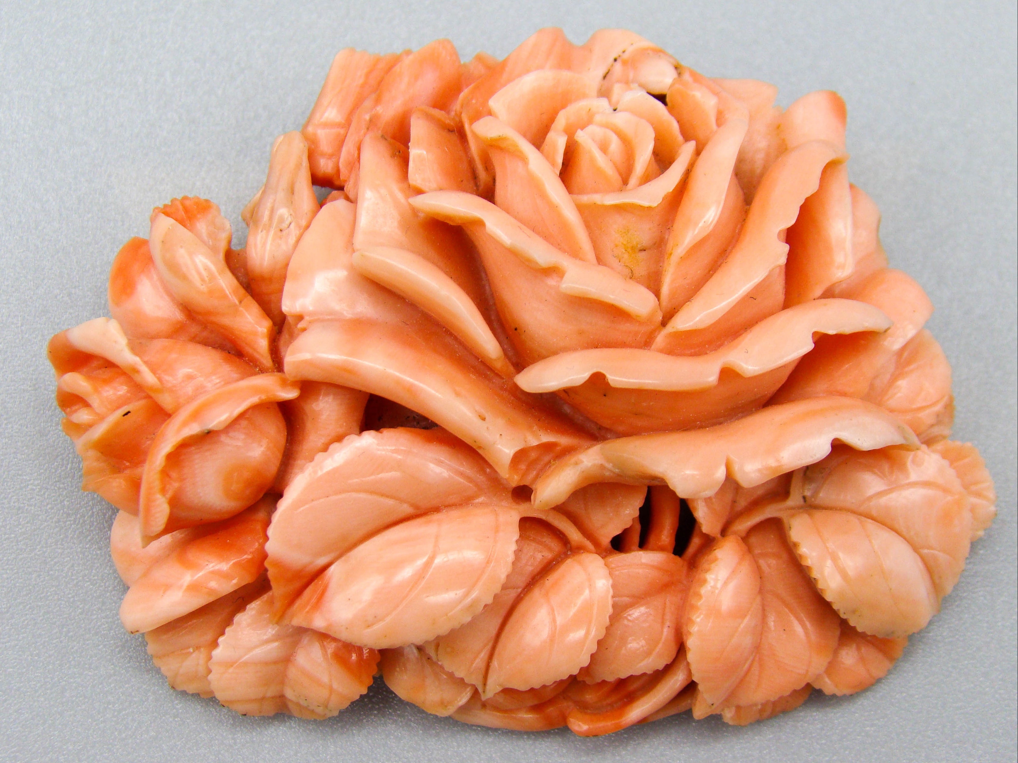 antique coral, natural coral, undyed coral, Salmon coral, Italian coral, pacific coral, Sardinian Coral, sea coral, Mediterranean coral, Mediterranean brooch, Mediterranean salmon, Asien coral, Asien brooch, handcarved coral