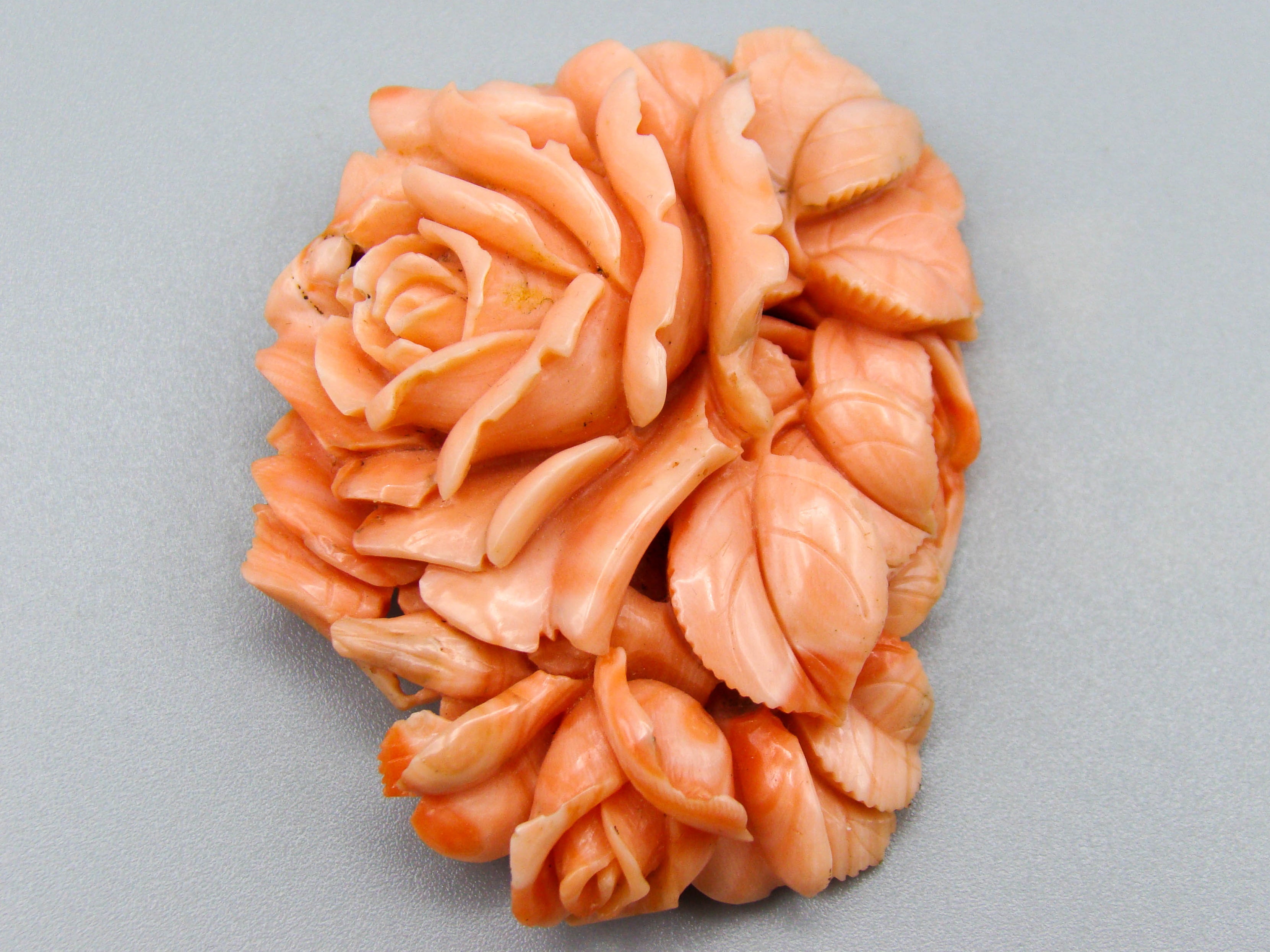 antique coral, natural coral, undyed coral, Salmon coral, Italian coral, pacific coral, Sardinian Coral, sea coral, Mediterranean coral, Mediterranean brooch, Mediterranean salmon, Asien coral, Asien brooch, handcarved coral