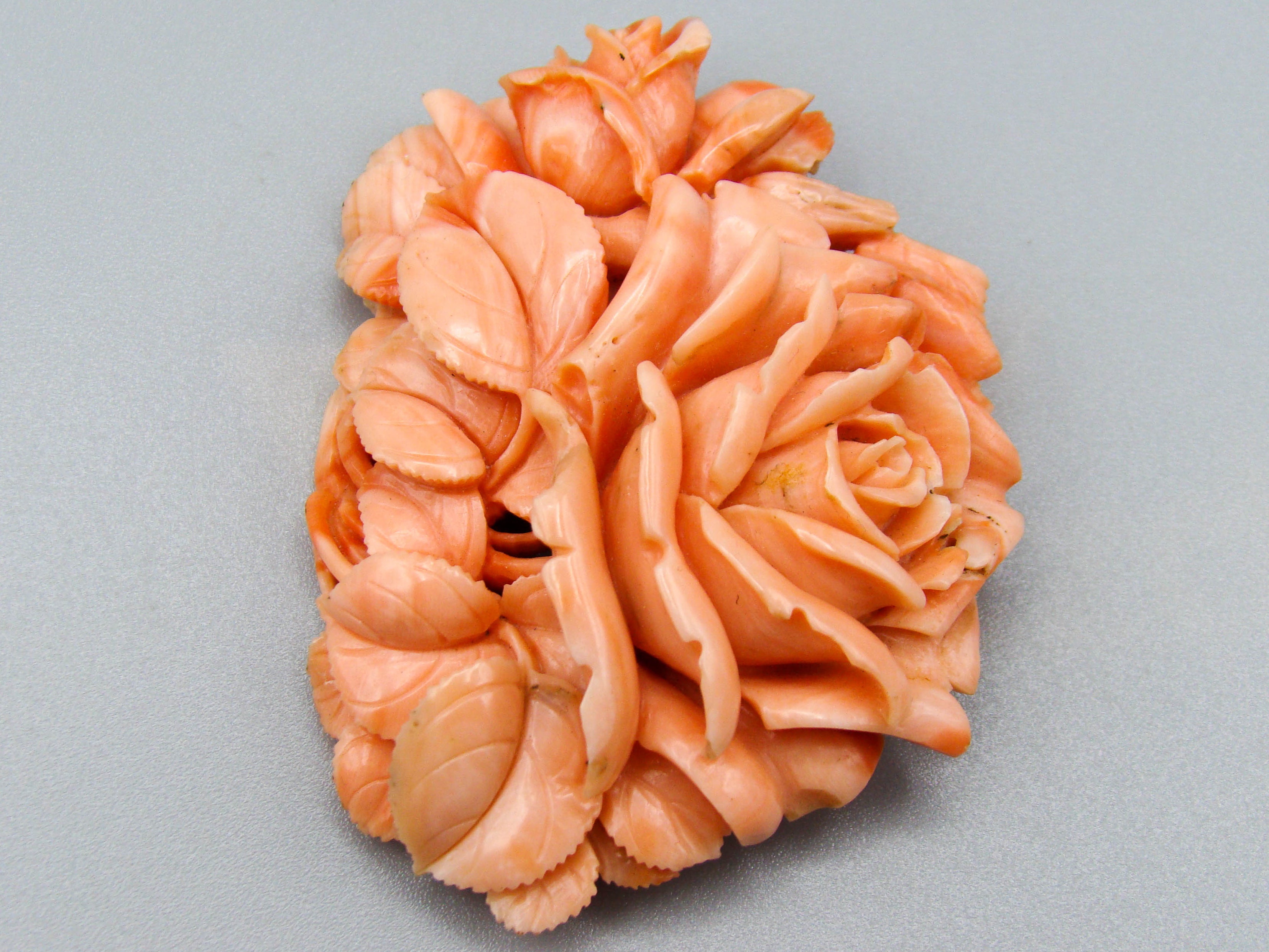 antique coral, natural coral, undyed coral, Salmon coral, Italian coral, pacific coral, Sardinian Coral, sea coral, Mediterranean coral, Mediterranean brooch, Mediterranean salmon, Asien coral, Asien brooch, handcarved coral