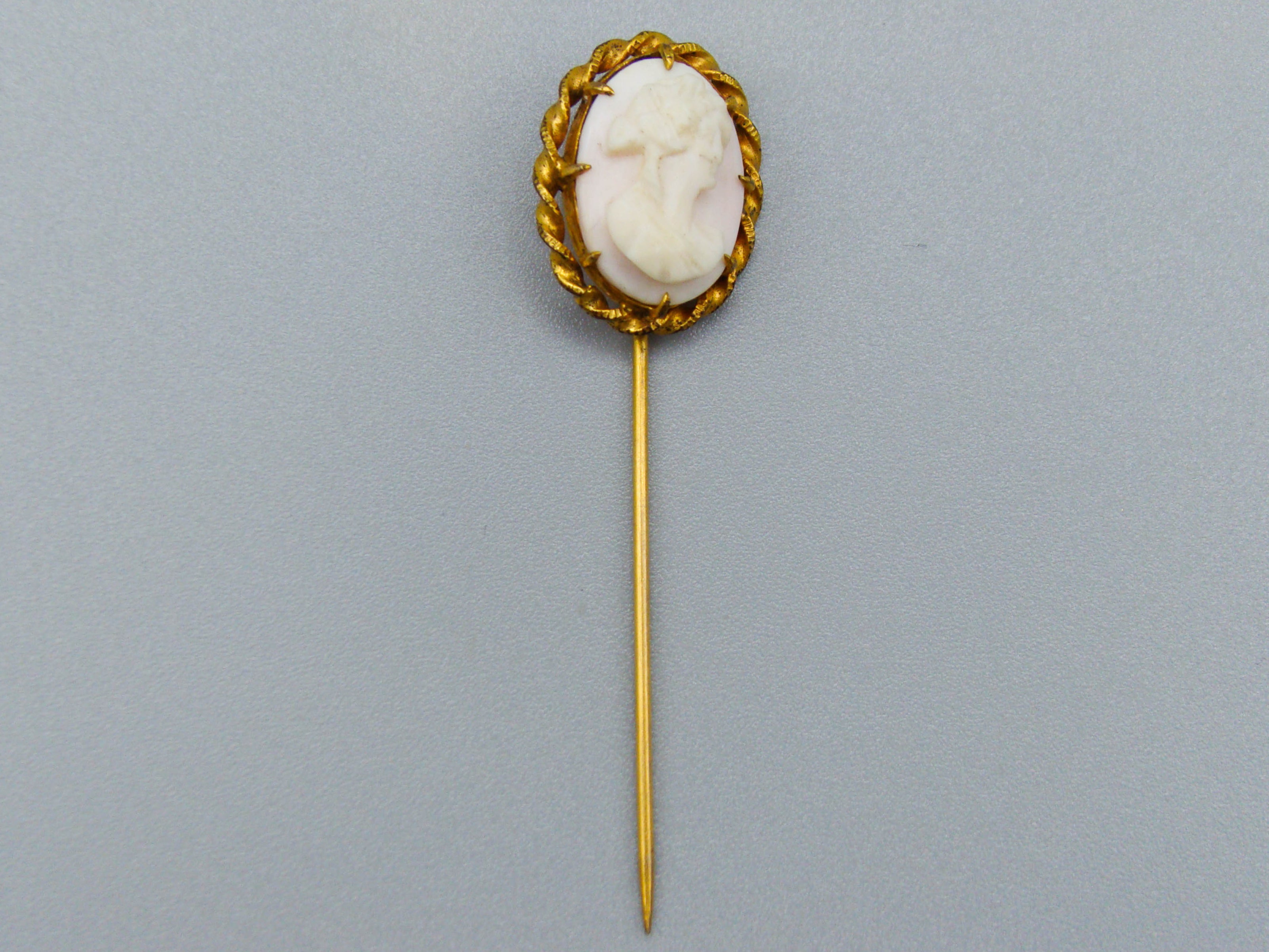 antique coral, natural coral, undyed coral, White - Angel skin coral, Italian coral, pacific coral, Sardinian Coral, sea coral, Mediterranean coral, Mediterranean Pin, Mediterranean Cameo, coral Pin, Asien coral, Asien Pin, handcarved coral, Gold 8 Karat