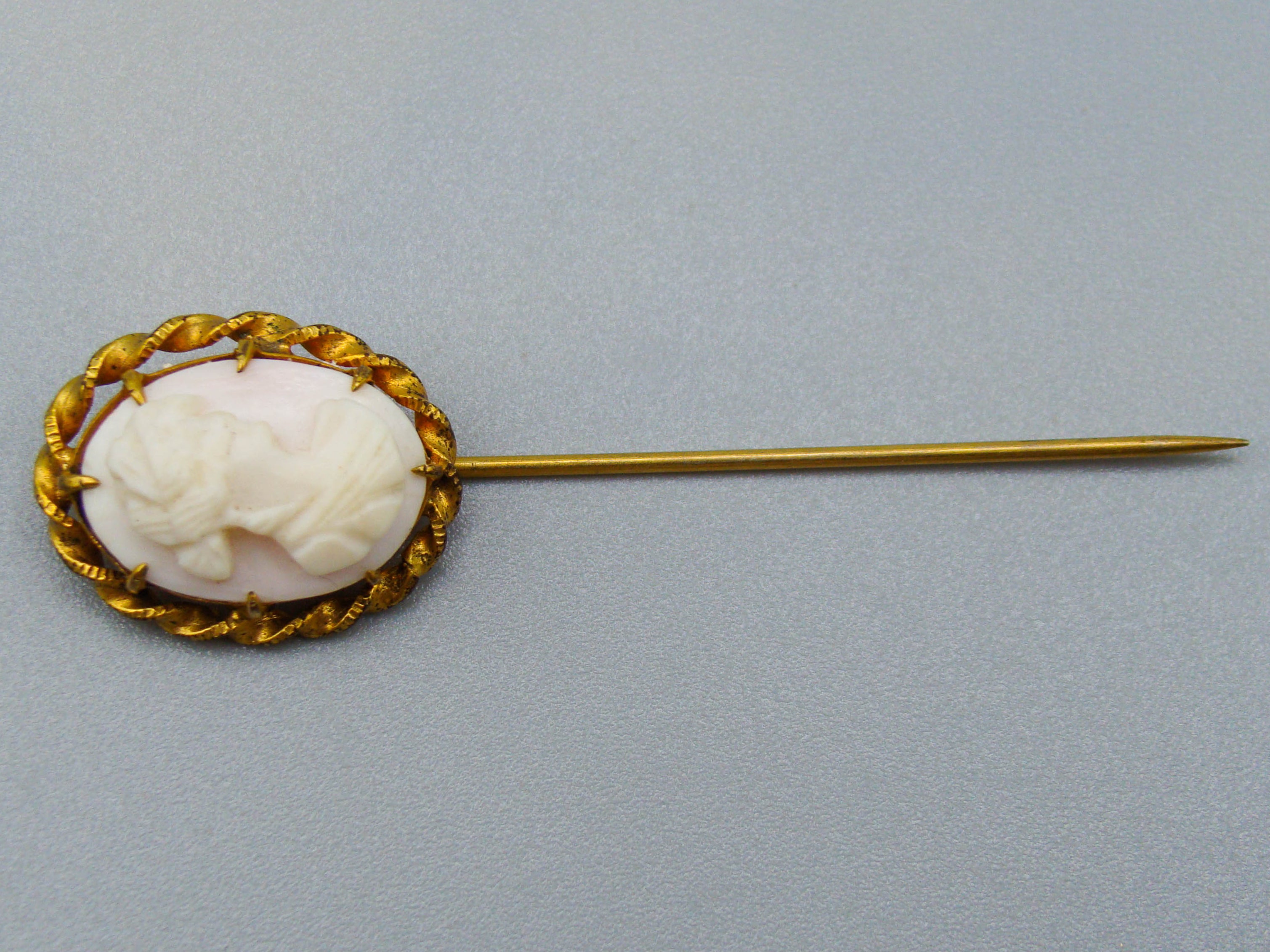 antique coral, natural coral, undyed coral, White - Angel skin coral, Italian coral, pacific coral, Sardinian Coral, sea coral, Mediterranean coral, Mediterranean Pin, Mediterranean Cameo, coral Pin, Asien coral, Asien Pin, handcarved coral, Gold 8 Karat