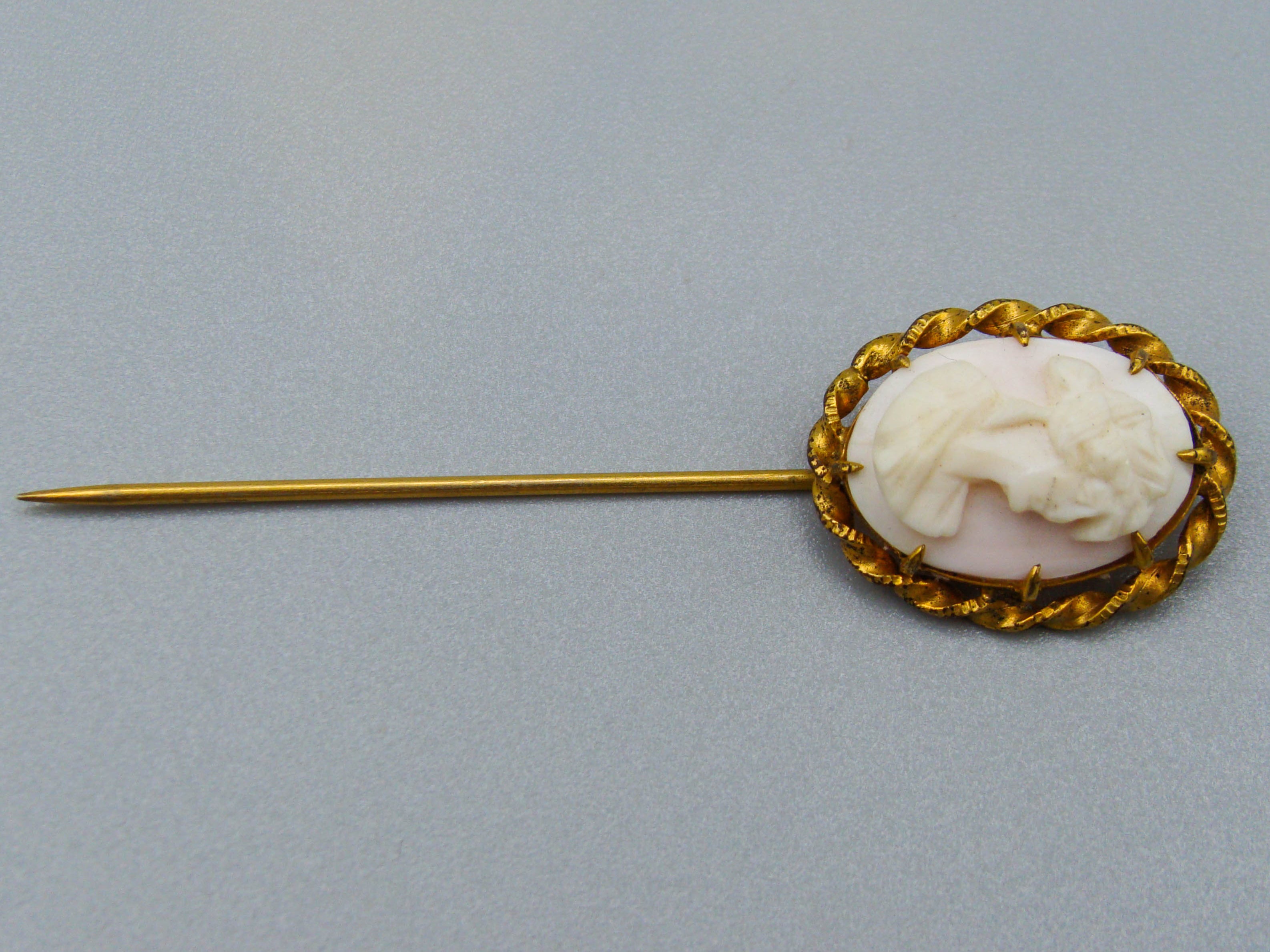 antique coral, natural coral, undyed coral, White - Angel skin coral, Italian coral, pacific coral, Sardinian Coral, sea coral, Mediterranean coral, Mediterranean Pin, Mediterranean Cameo, coral Pin, Asien coral, Asien Pin, handcarved coral, Gold 8 Karat